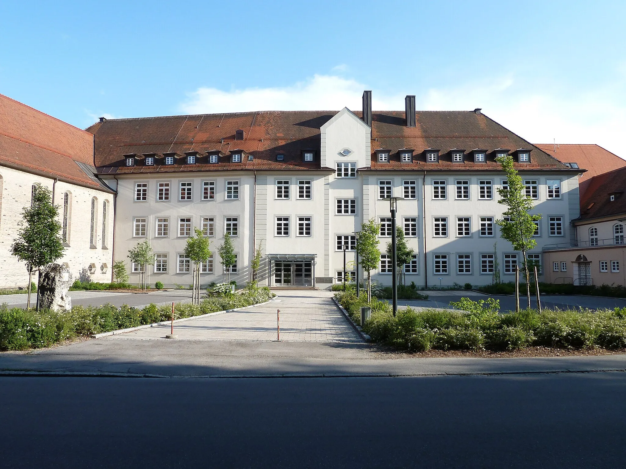 Photo showing: Kaufbeuren Marienschule Haupteingang