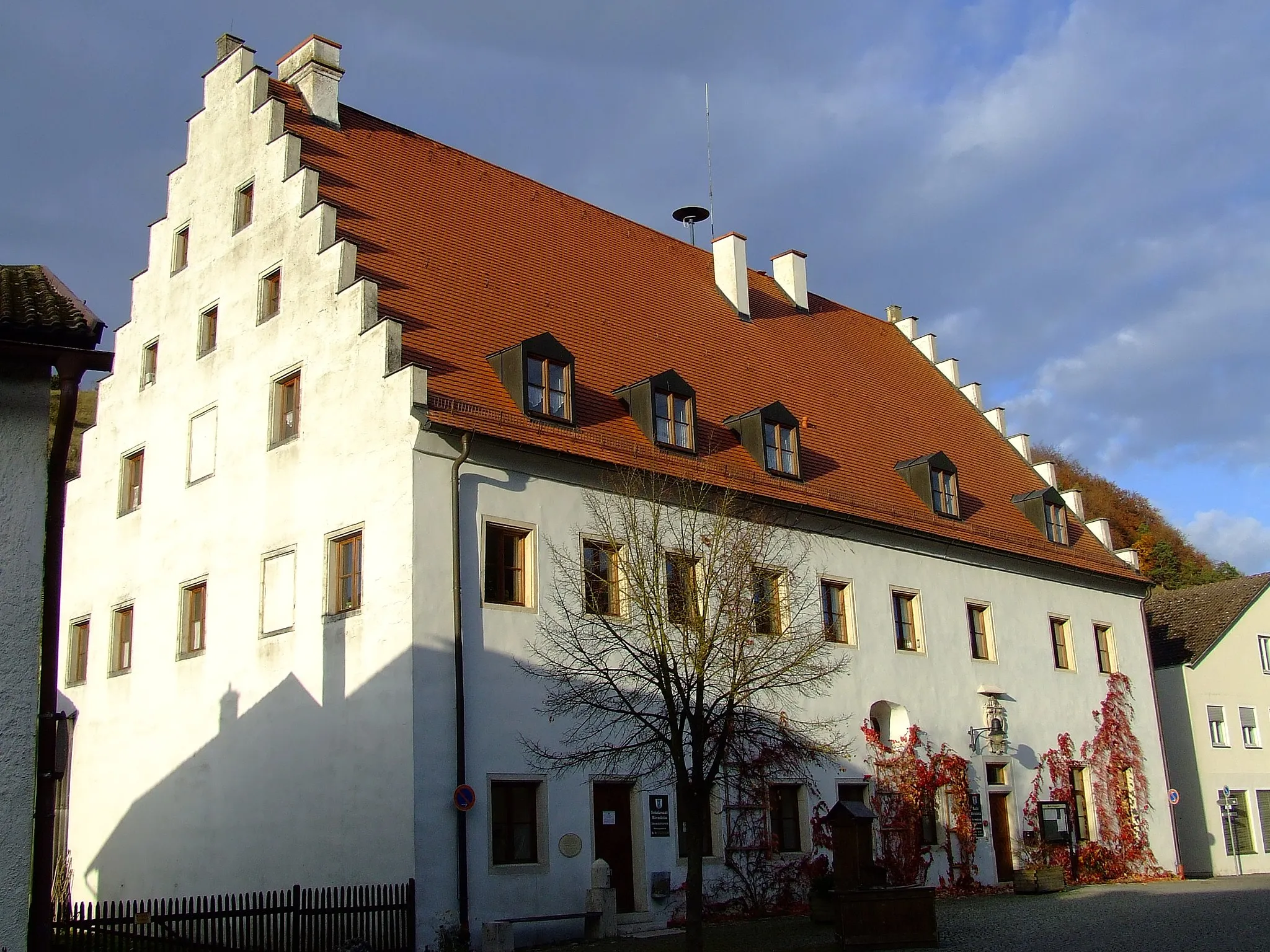 Photo showing: Kastenhof Mörnsheim, Rathaus der Marktgemeinde