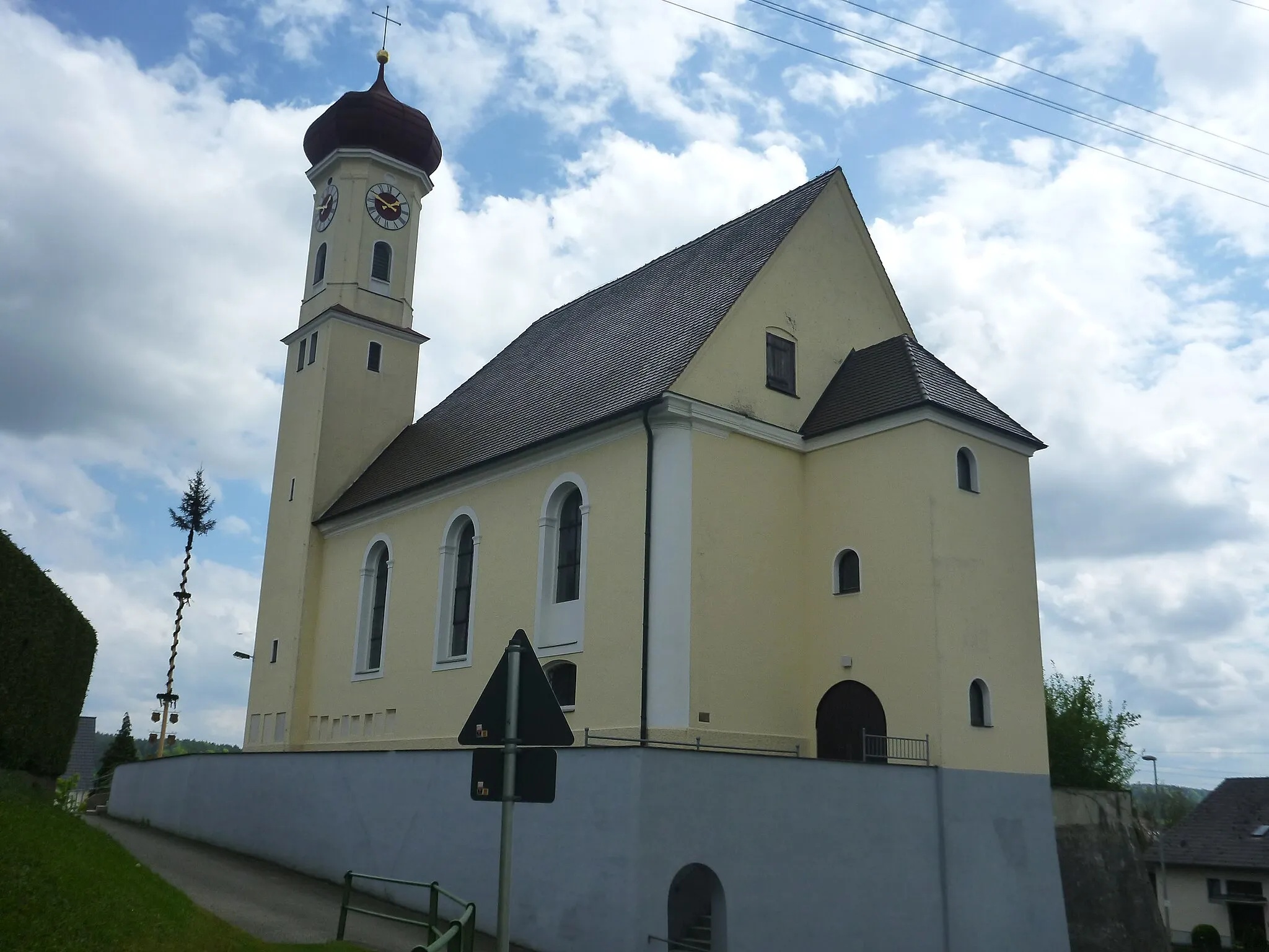 Photo showing: Katholische Pfarrkirche St. Jakobus der Ältere, Westansicht
