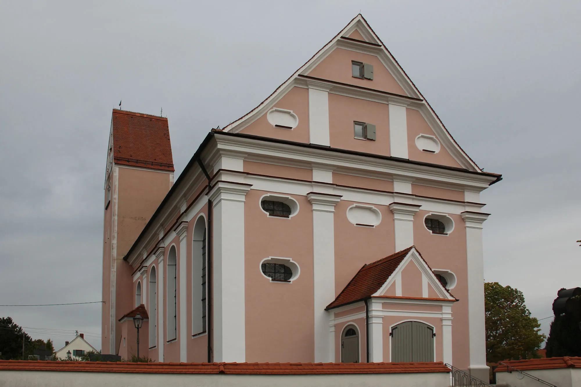 Photo showing: Pfarrkirche St. Peter und Paul

Native name
St. Peter und Paul Location
Benningen, Swabia, Germany Coordinates
47° 58′ 04.8″ N, 10° 12′ 40.68″ E Authority file

: Q1648191
institution QS:P195,Q1648191