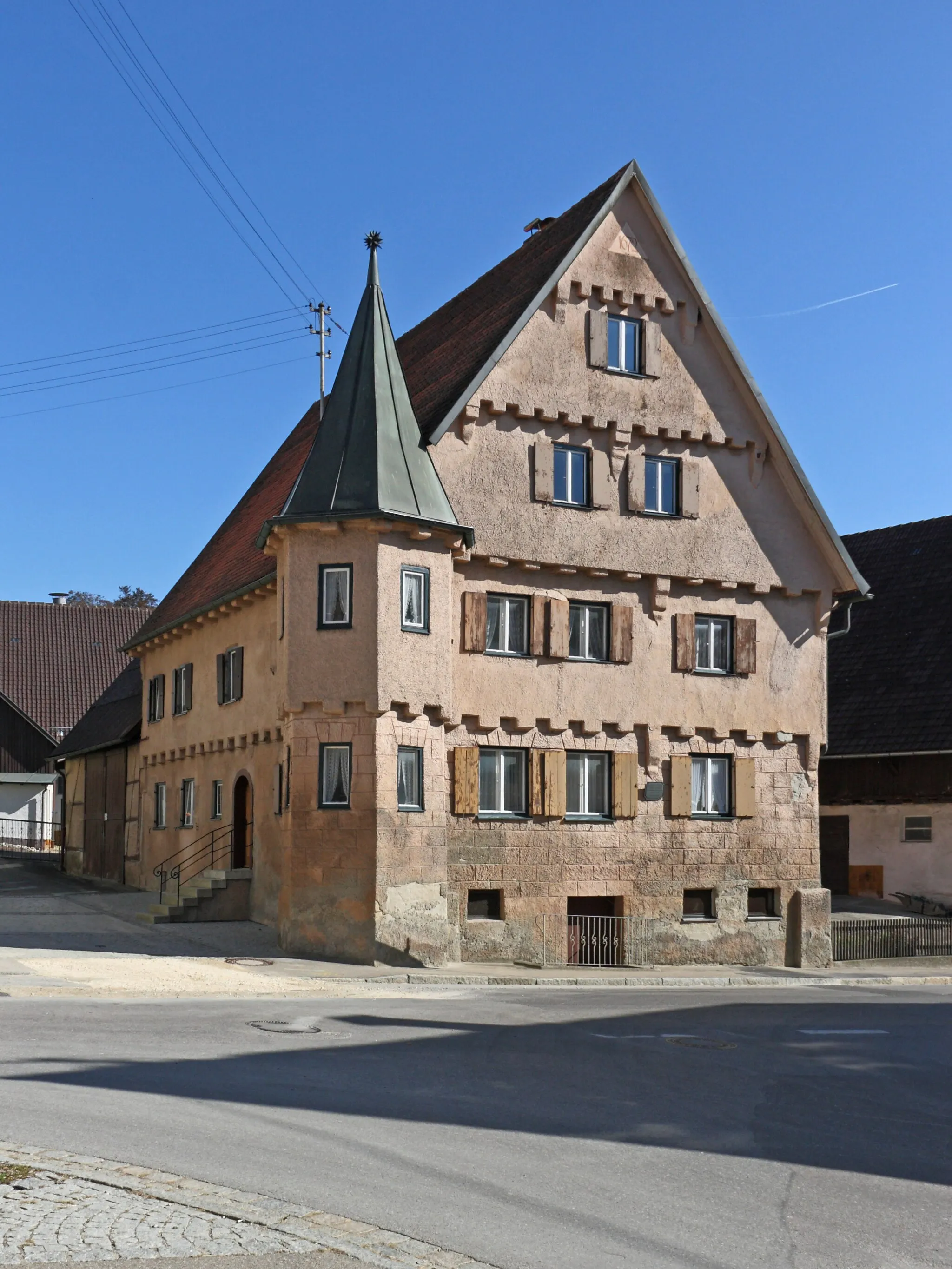 Photo showing: Burtenbach, Hauptstraße 33; Wohnhaus, sog. Mauselehaus, im Giebel mit "1672" beschriftet