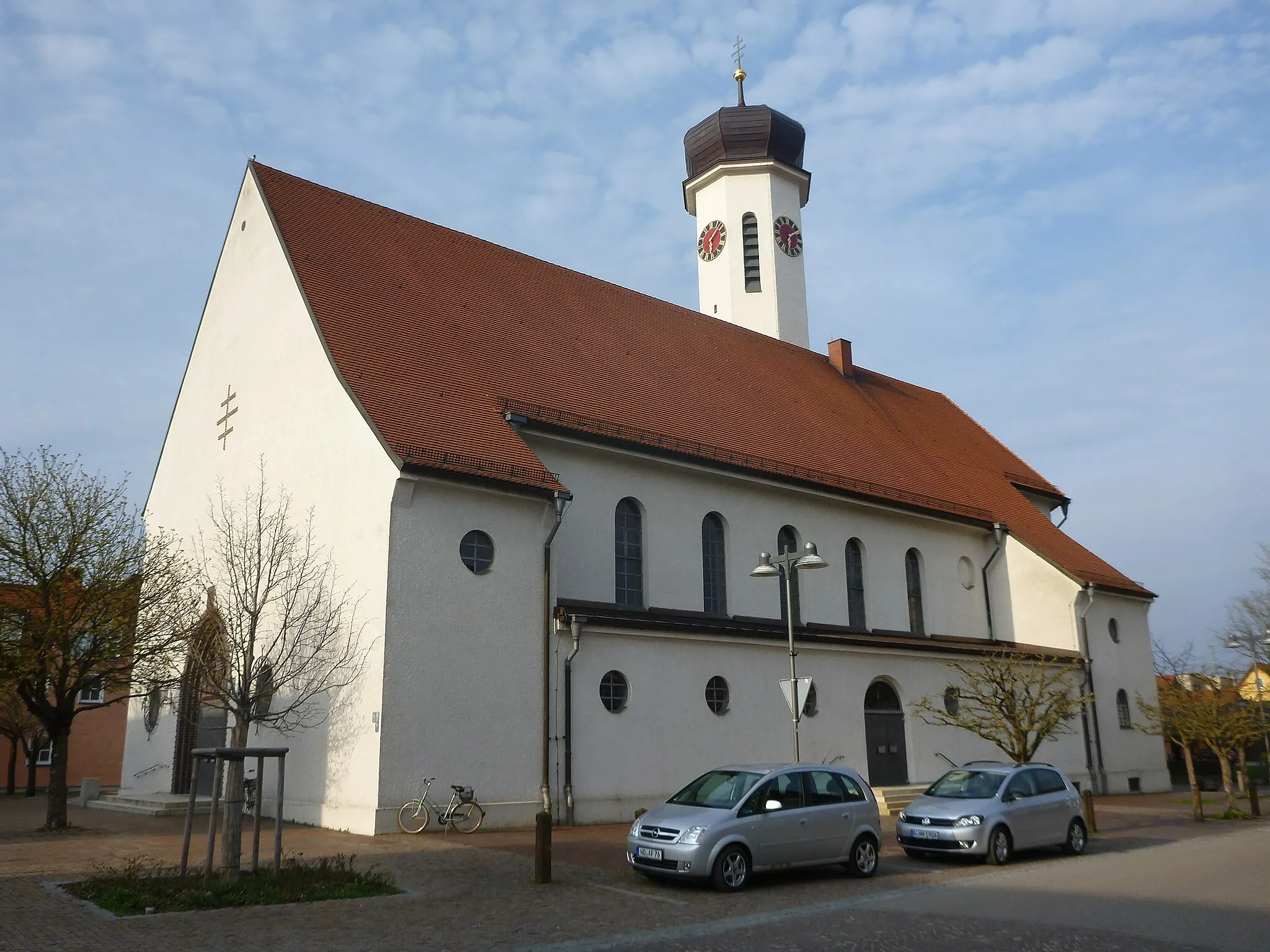 Photo showing: Katholische Pfarrkirche St. Wolfgang Meitingen, 1929/30 von H. Lederer erbaut; mit Ausstattung. Nordwestansicht