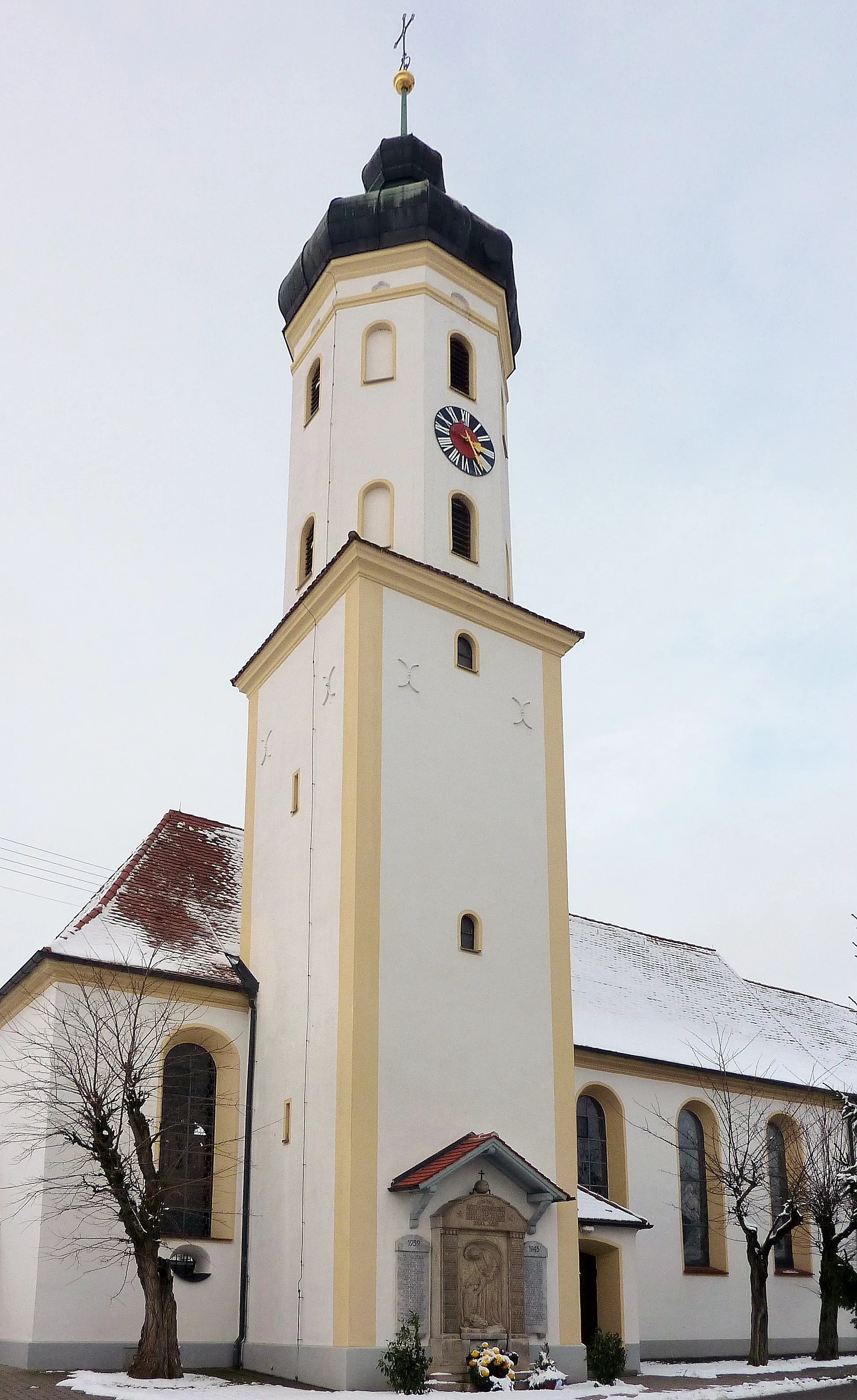 Photo showing: Katholische Pfarrkirche Mariä Himmelfahrt in Bachhagel, einer Gemeinde im Landkreis Dillingen an der Donau (Bayern), Ansicht von Süden]