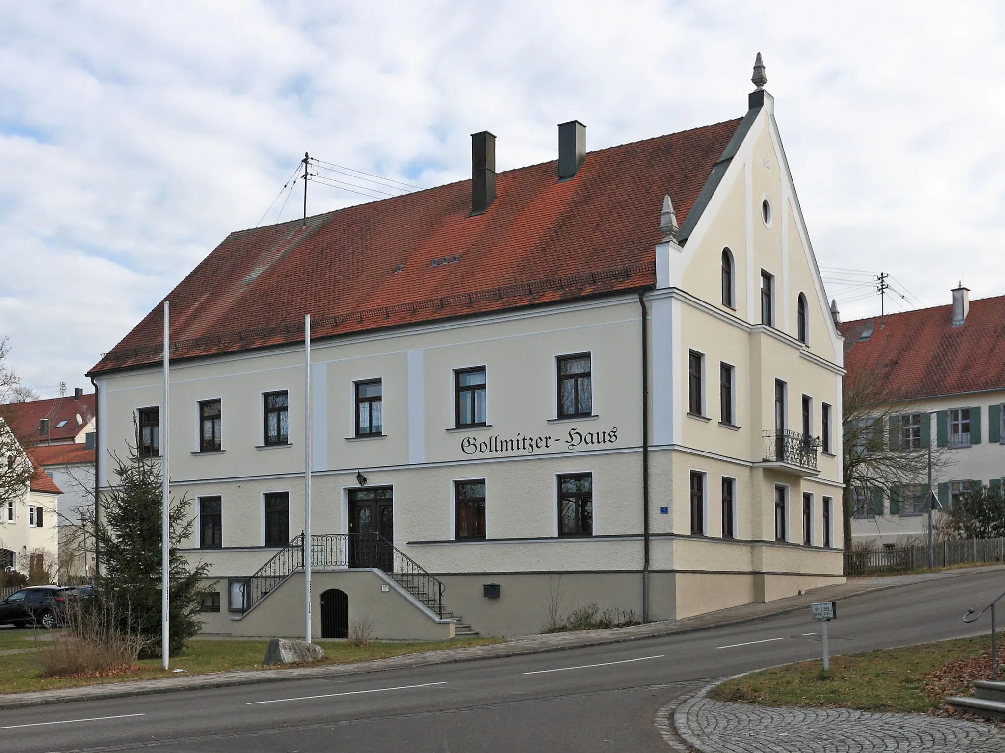 Photo showing: Deisenhausen; ehem. Gasthaus Gollmitzer, Krumbacher Str. 1, 1902 unter Einbeziehung eines älteren Kerns erbaut