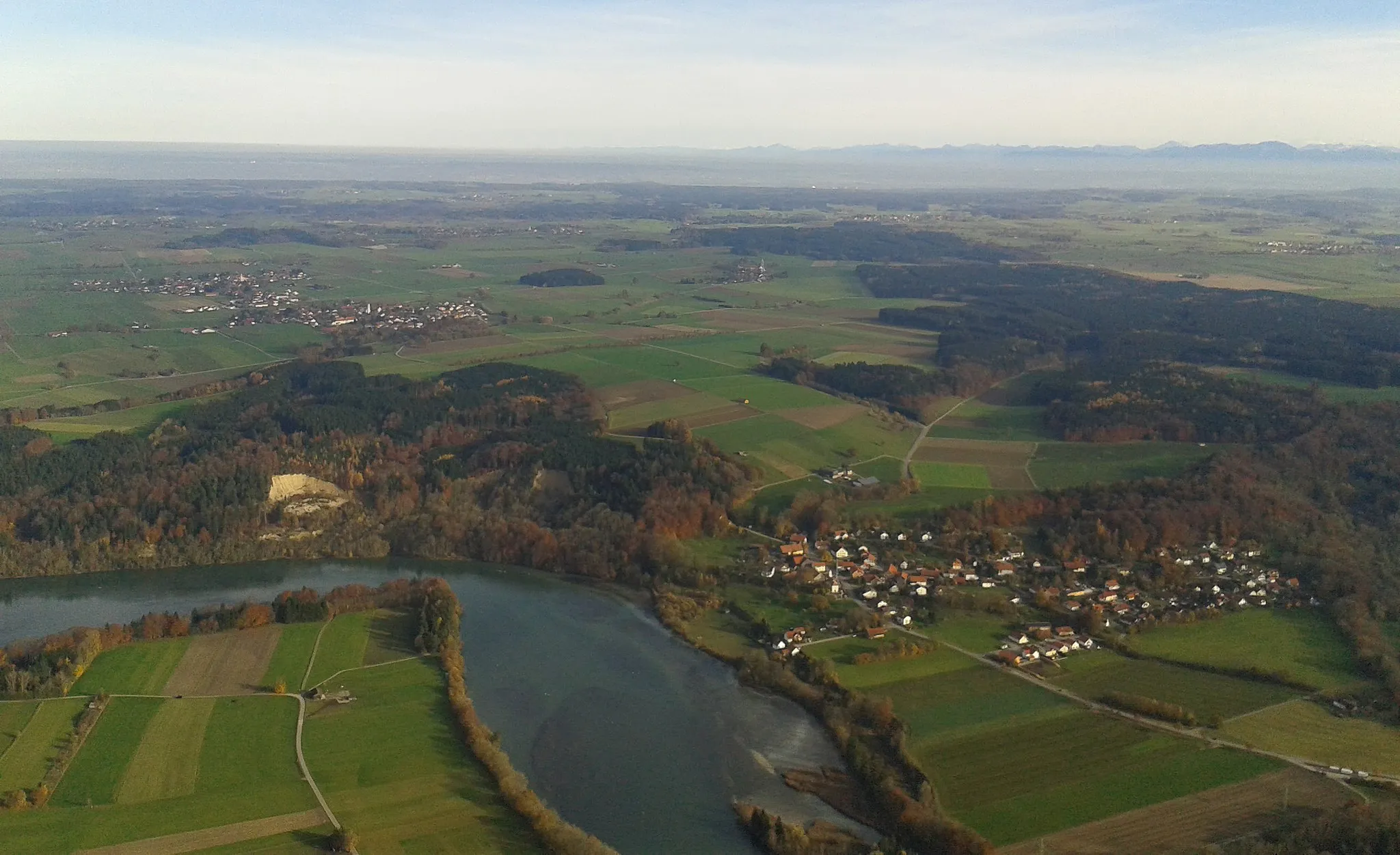 Photo showing: Luftbild der Gemeinde Vilgertshofen von Westen