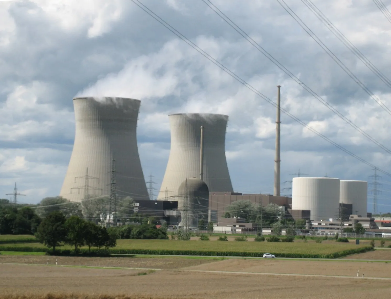 Photo showing: Kernkraftwerk Gundremmingen im August 2011