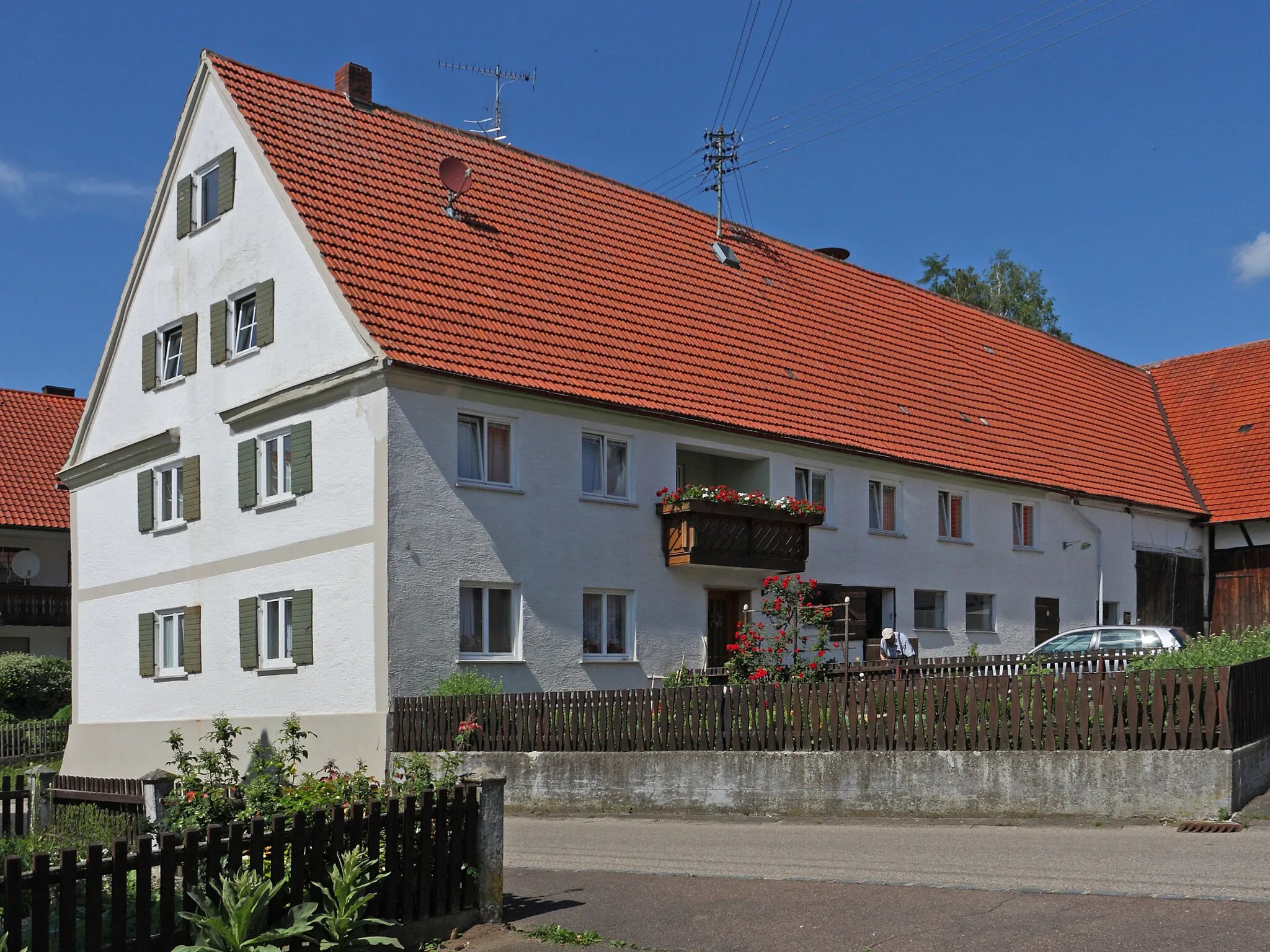 Photo showing: Ellzee, Grundweg 4; Bauernhaus mit Gesimsgliederung am Giebel, im Kern 18. Jh.