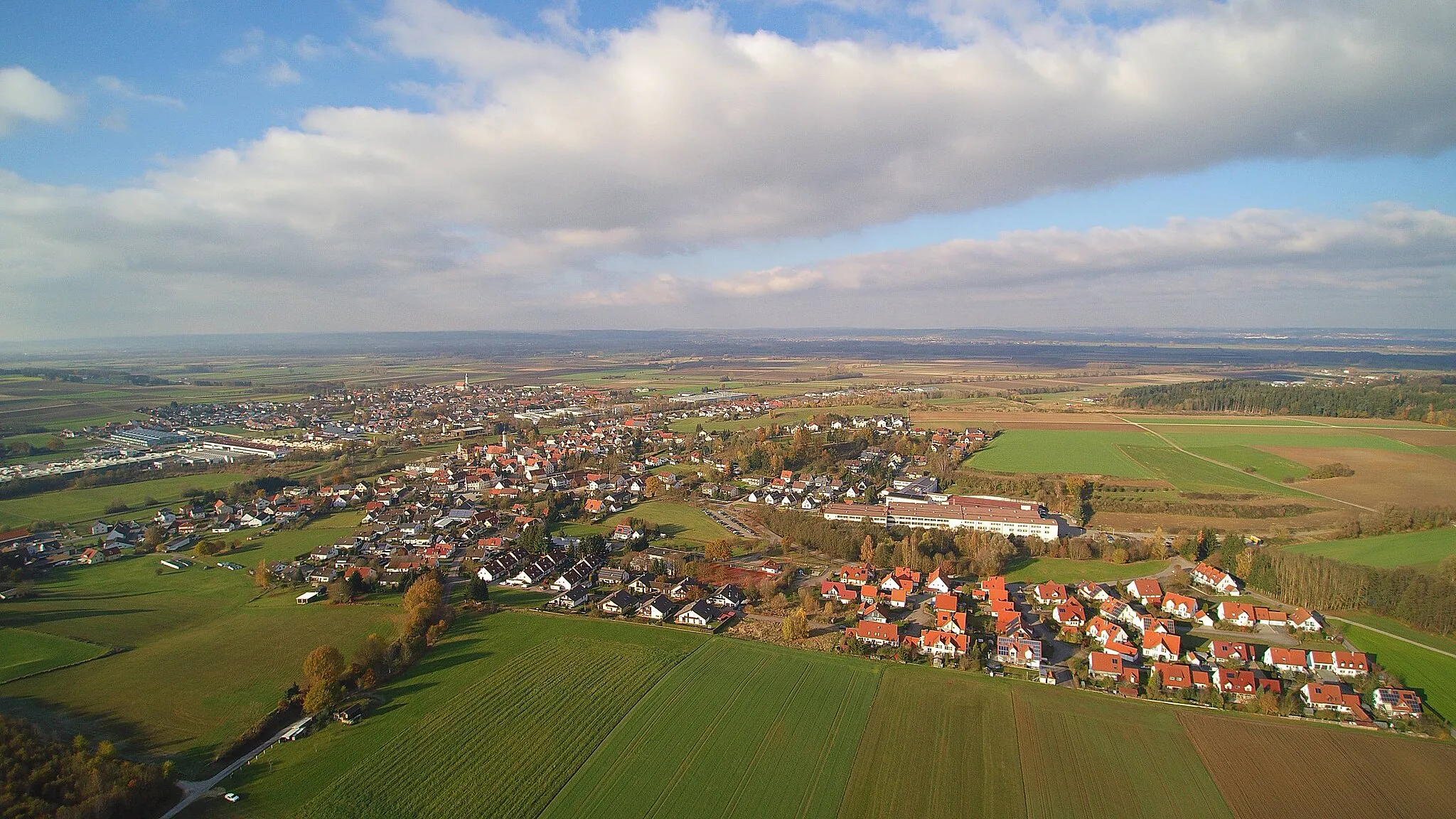 Photo showing: Luftbild von Buttenwiesen und Pfaffenhofen an der Zusam (im Hintergrund)