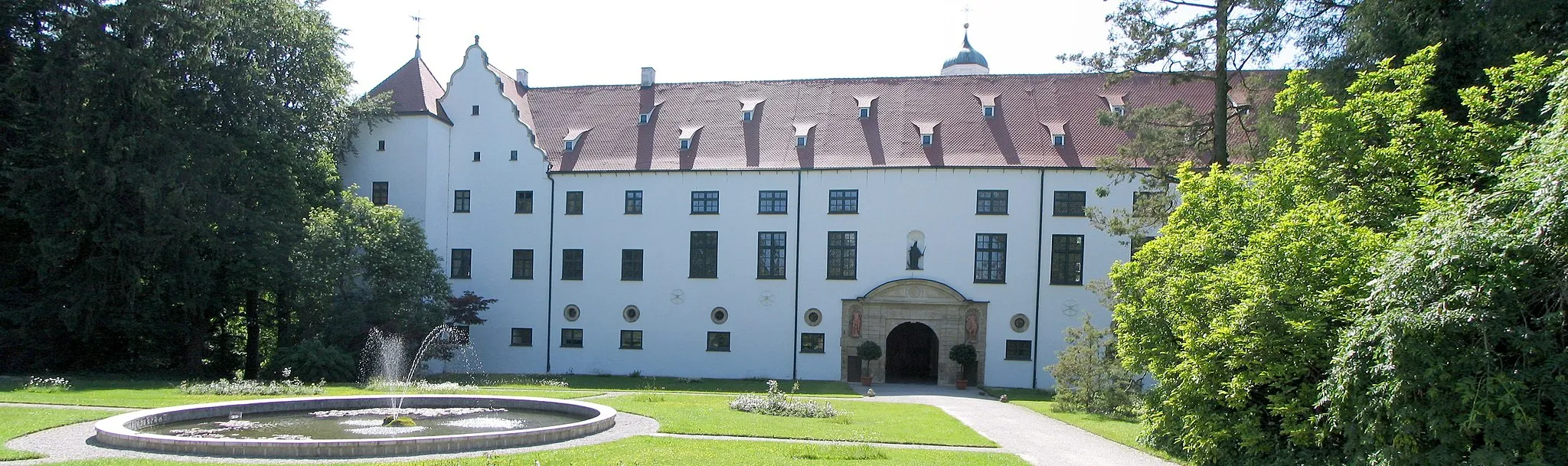 Photo showing: Schloss Kirchheim/Schwaben

Date: June 2006
Camera: Canon Powershot S1
