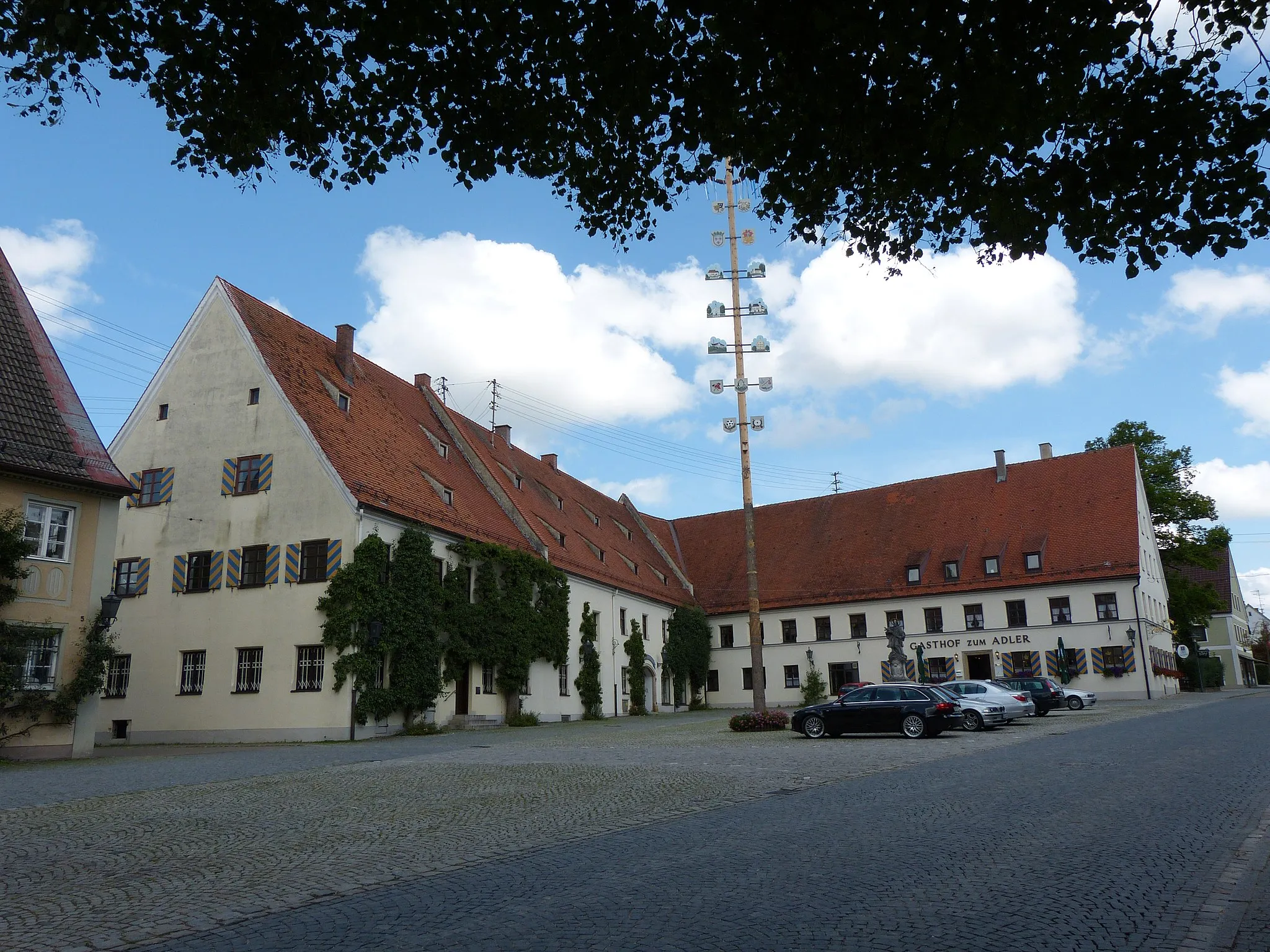 Photo showing: Marktplatz 3, Ehemaliger Gasthof Adler, Kirchheim in Schwaben, Landkreis Unterallgäu, Bayern