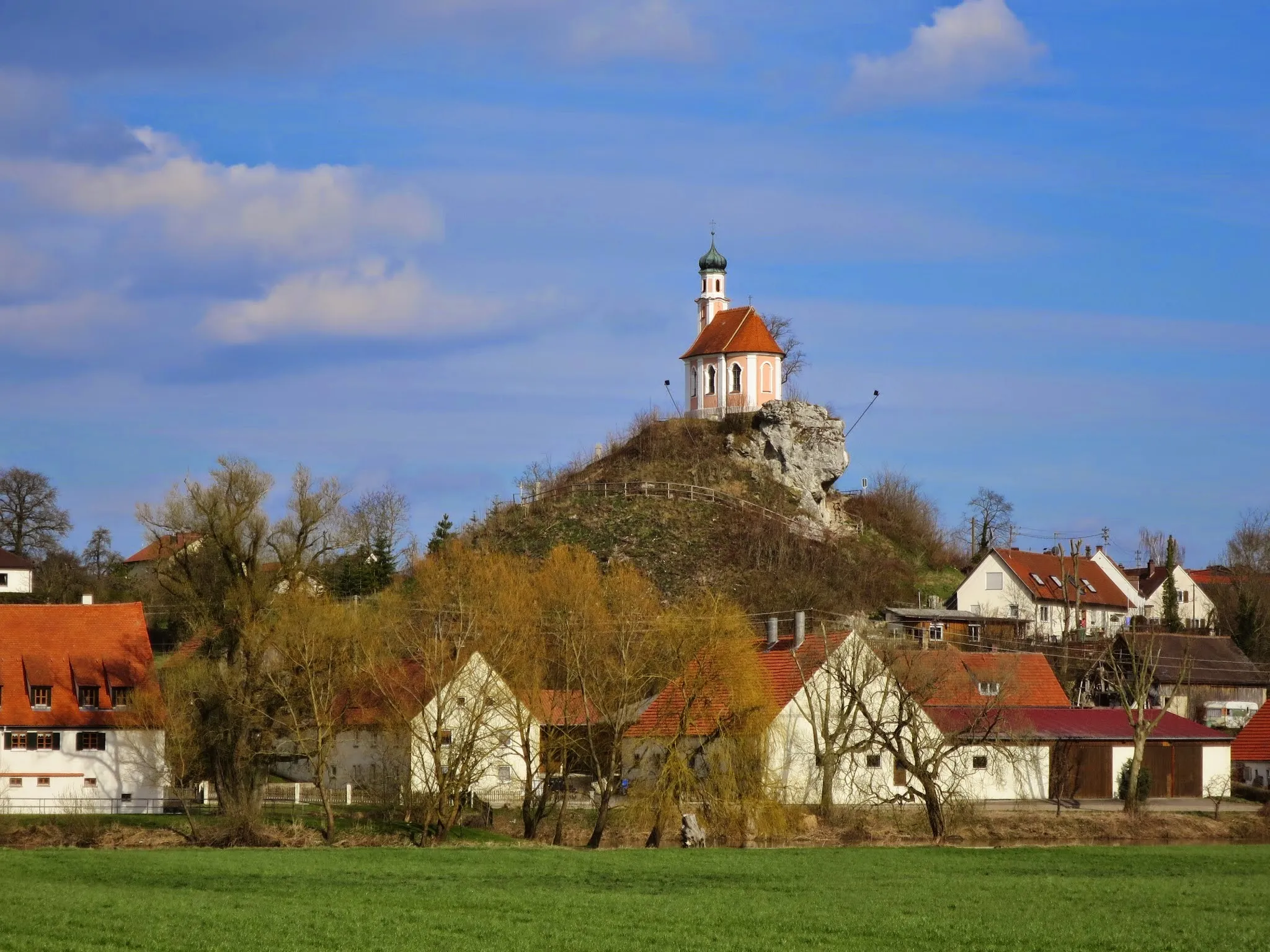 Photo showing: Chapel atop a Crag in Wörnitzstein