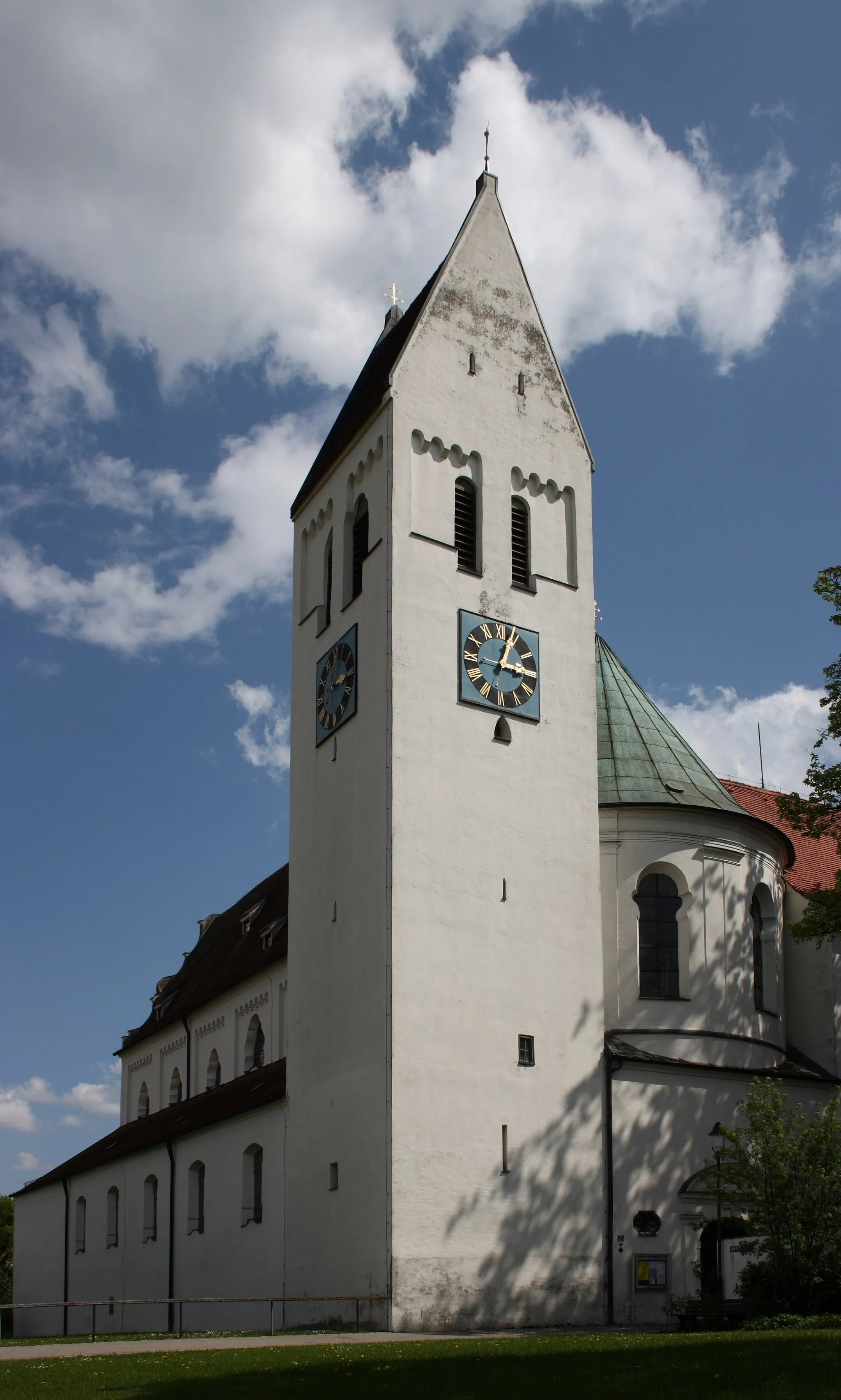 Photo showing: Katholische Pfarrkirche St. Peter und Paul (ehemalige Abteikirche des Klosters Thierhaupten) in Thierhaupten, einer Gemeinde im Landkreis Augsburg, Ansicht von Westen