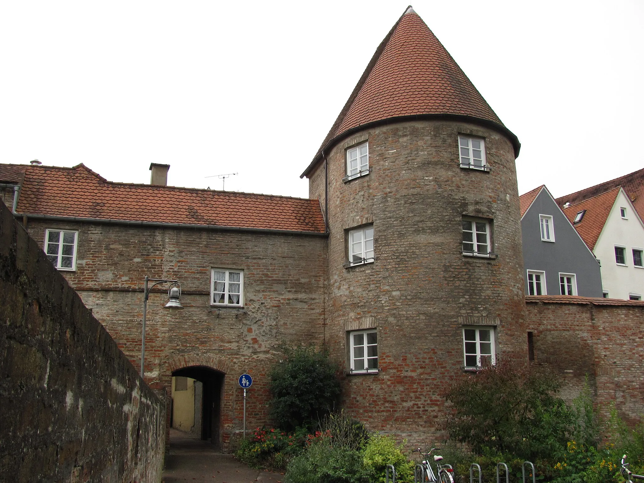 Photo showing: Medieval city gate Ochsentoerl in Donauwoerth, Bavaria, Germany.