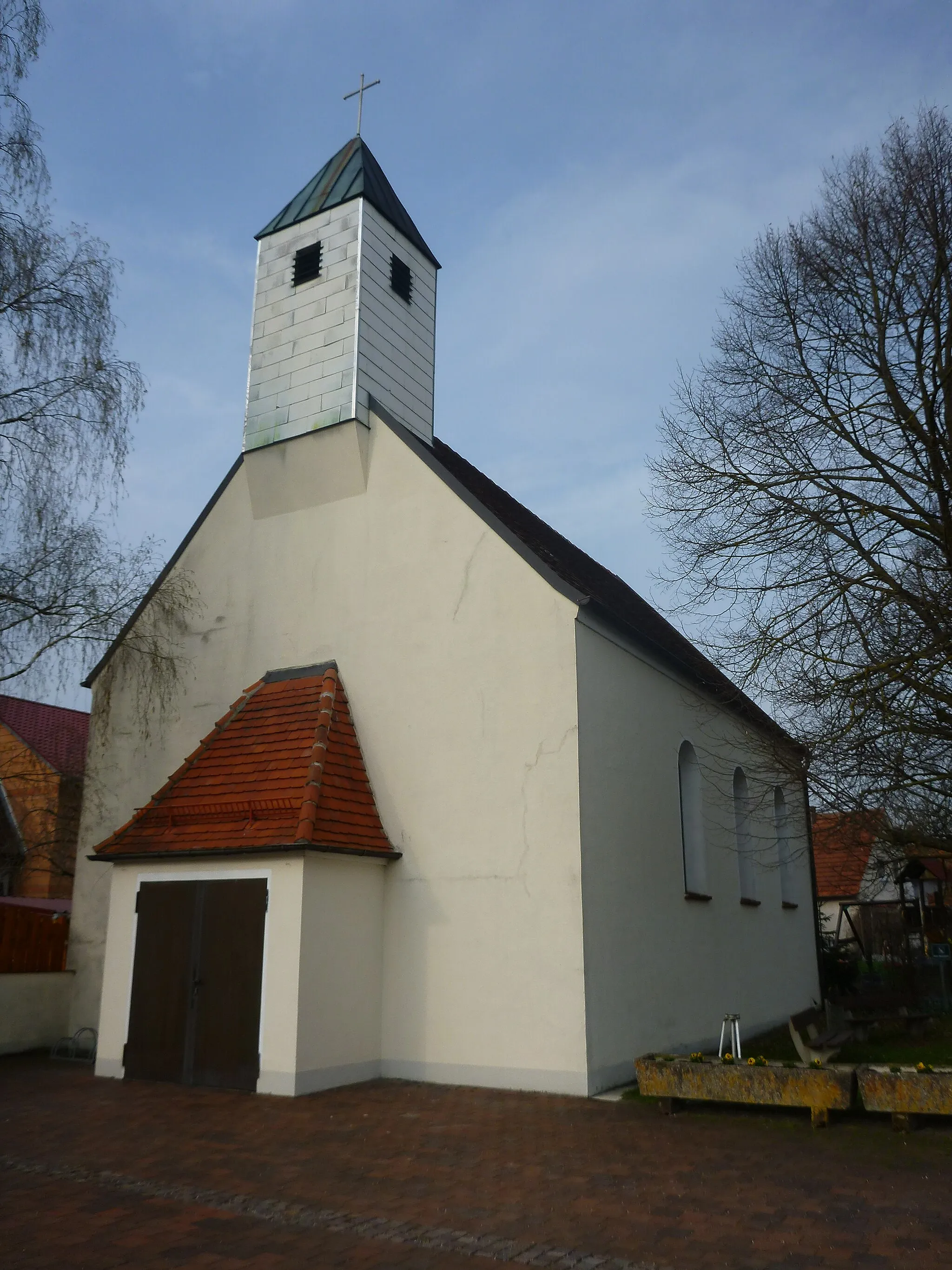 Photo showing: Katholische Kapelle Sieben Schmerzen Mariae Meitingen-Waltershofen, Neubau 1958; mit historischer Ausstattung.