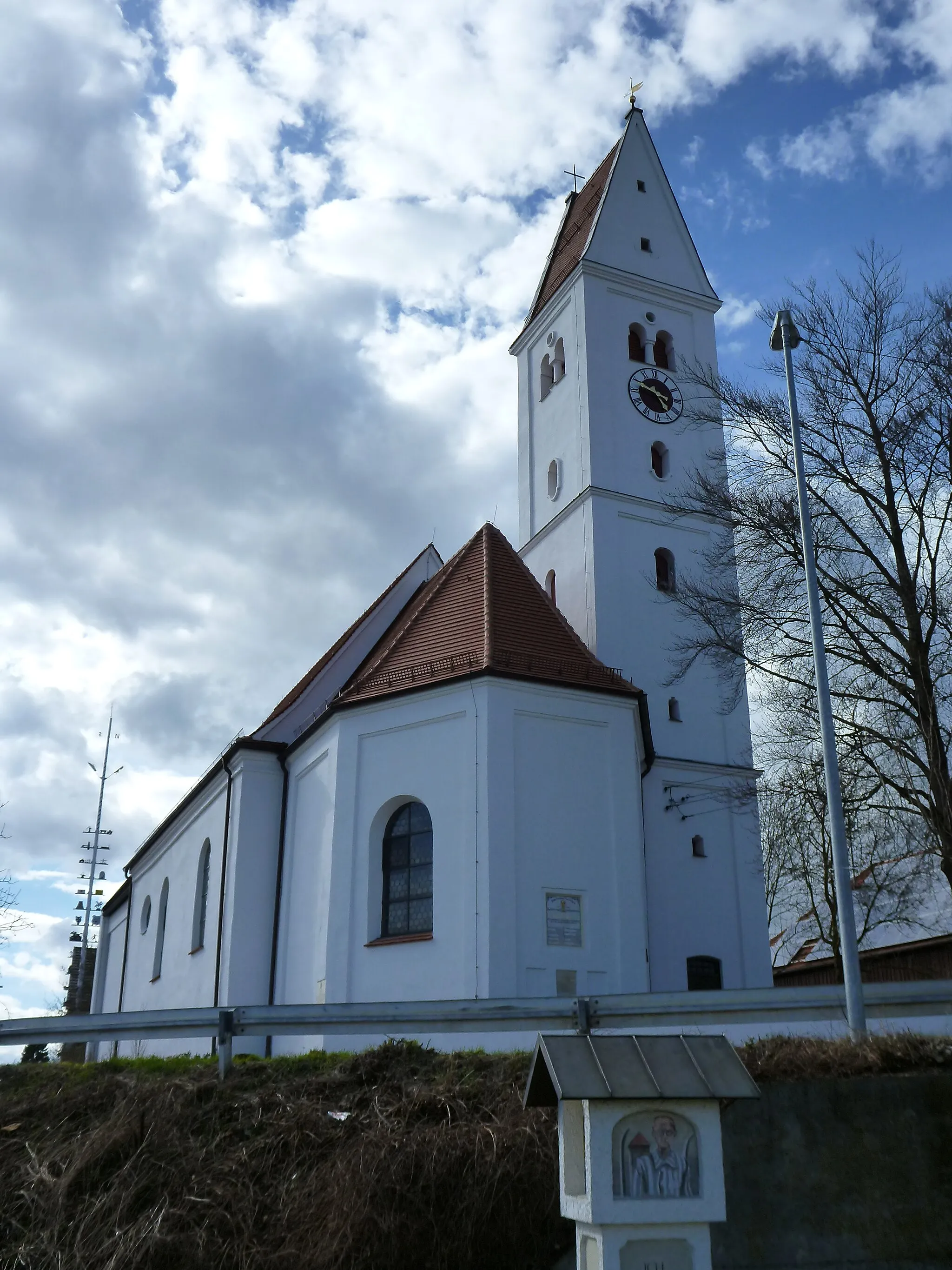 Photo showing: Katholische Pfarrkirche St. Georg; Langhaus 1609, Chor und Turm 1612 von Elias Holl, 1641 erneuert, 1761 innen umgestaltet; Außenansicht