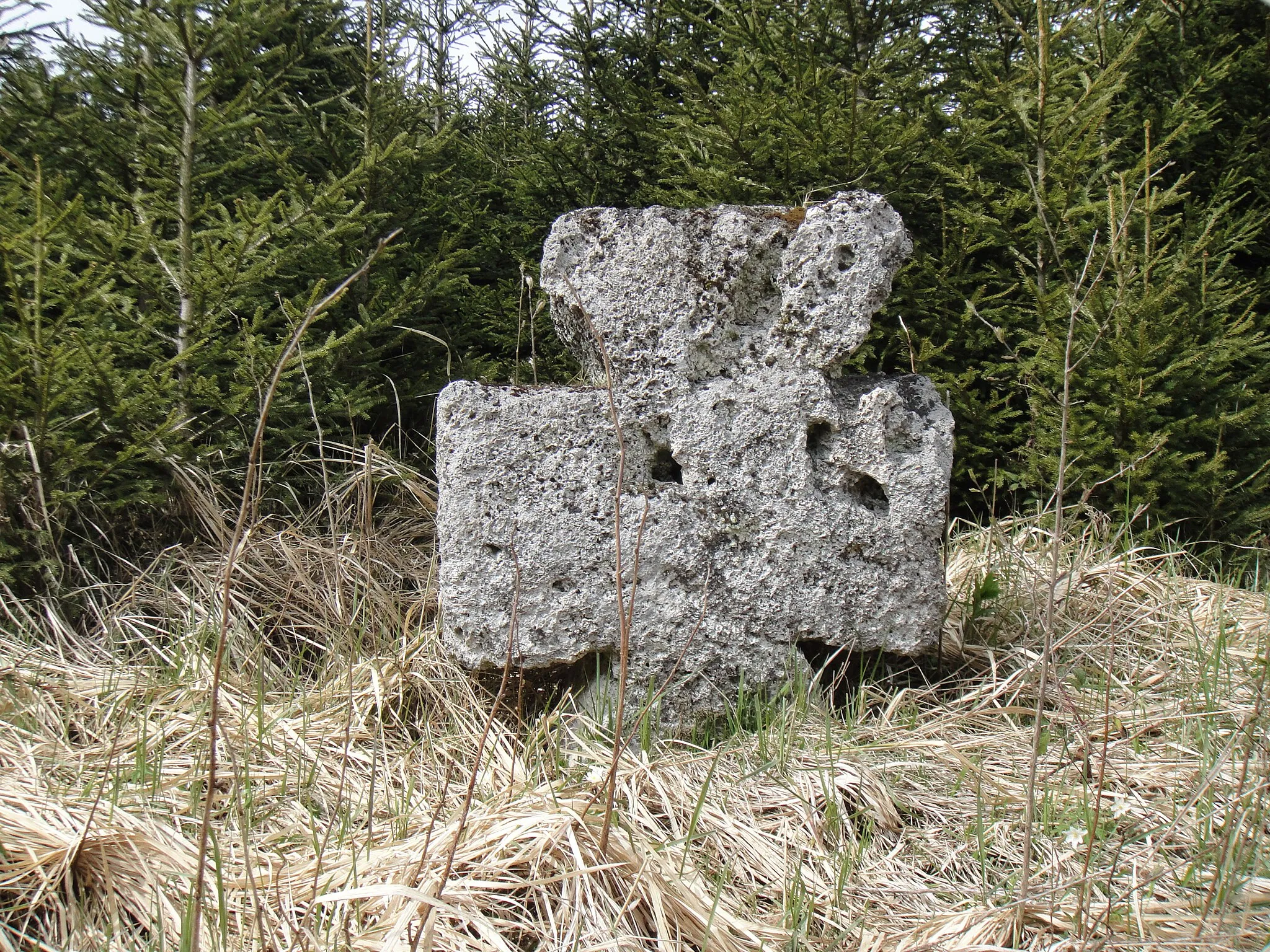 Photo showing: Mittelalterliches Steinkreuz an der Straße zwischen Apfeltrang und Wenglingen