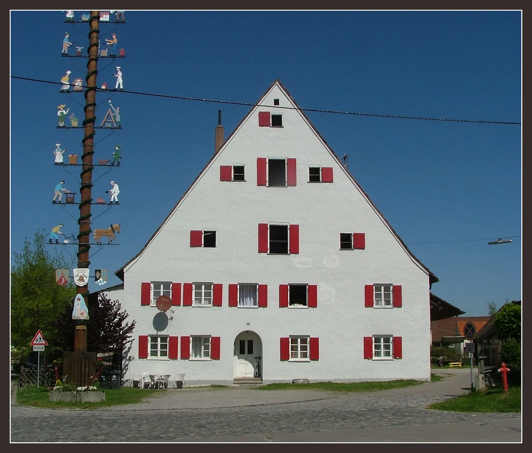 Photo showing: Die Fenster verraten  zwei Bauphasen.