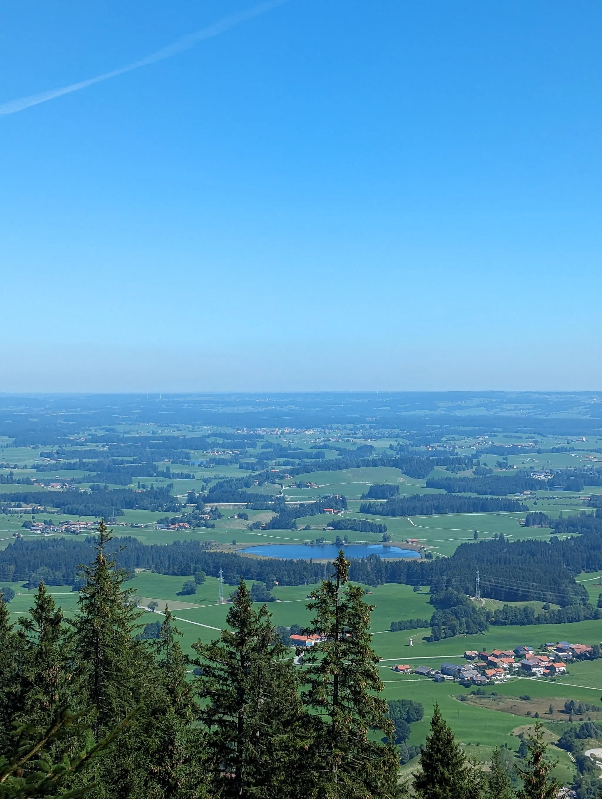 Photo showing: Wanderung - Nesselwang - Maria-Trost-Weg - Kappeleralp - Wurzelsteig - Wasserfallweg - Nesselwang. Blick auf den Attlesee mit Umgebung.