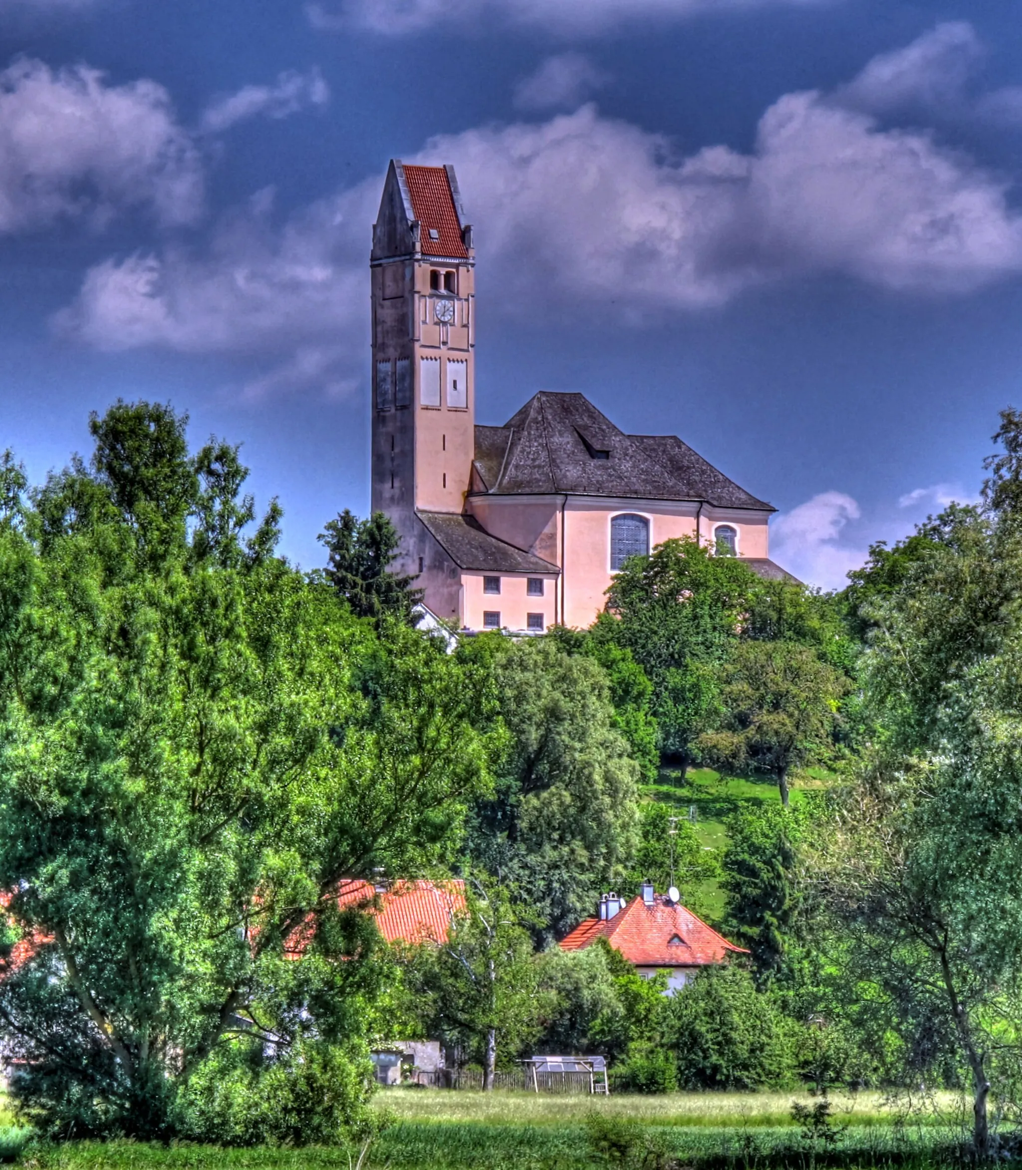 Photo showing: Deutschland, Bayern, Landkreis, Dachau, Gemeinde Bergkirchen, Pfarrkirche St. Johannes Baptist, HDR-Image