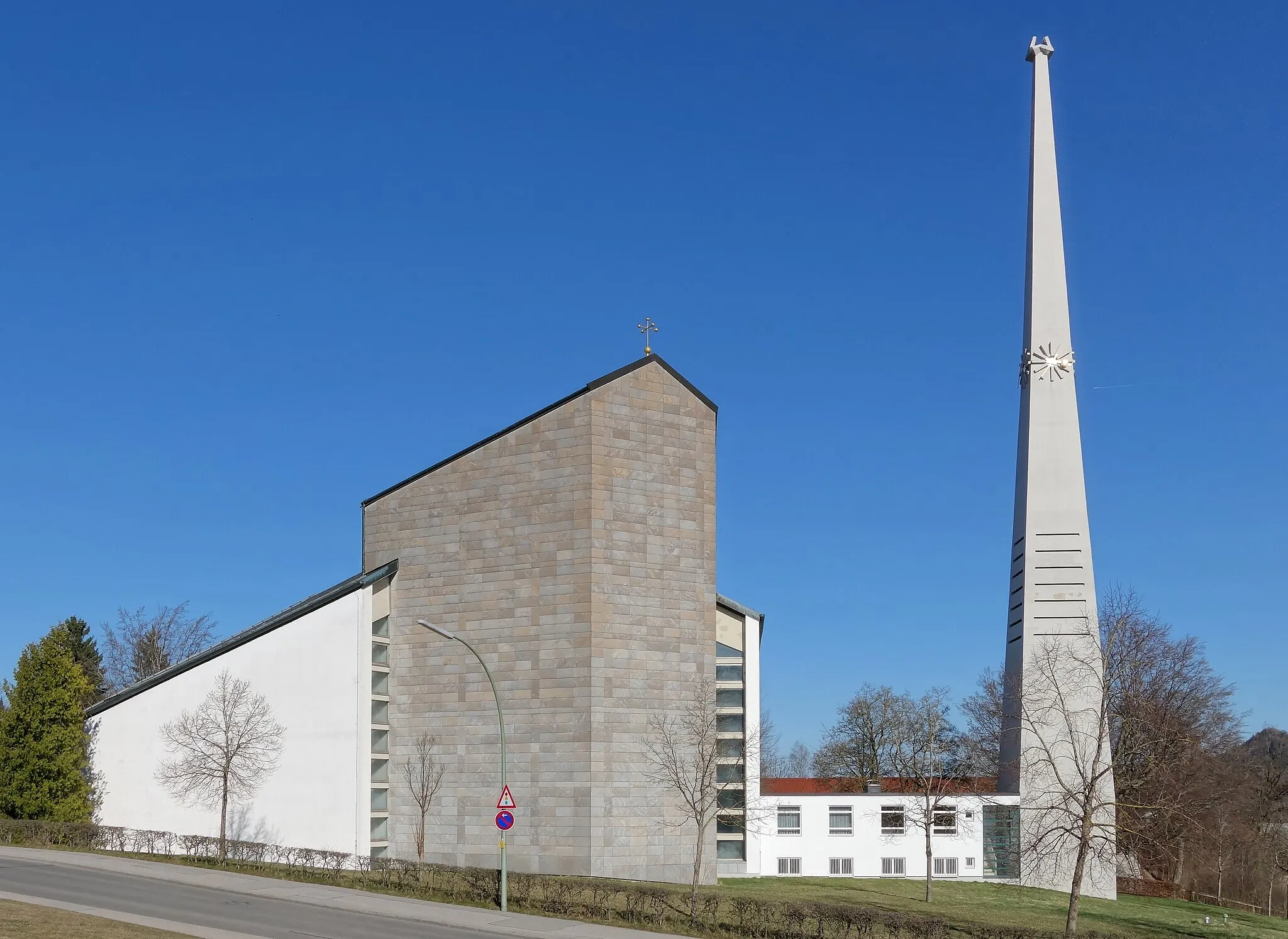 Photo showing: Stadtpfarrkirche Verklärung Christi im Schongauer Westen, Ansicht von Westen