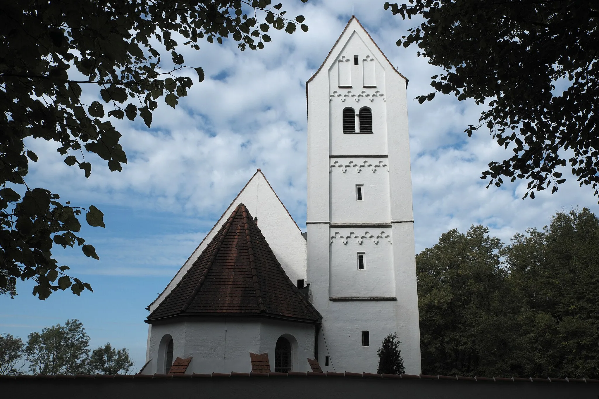 Photo showing: Katholische Filialkirche St. Michael, heute Friedhofskirche, in Waalhaupten (Waal) im Landkreis Ostallgäu (Bayern/Deutschland)