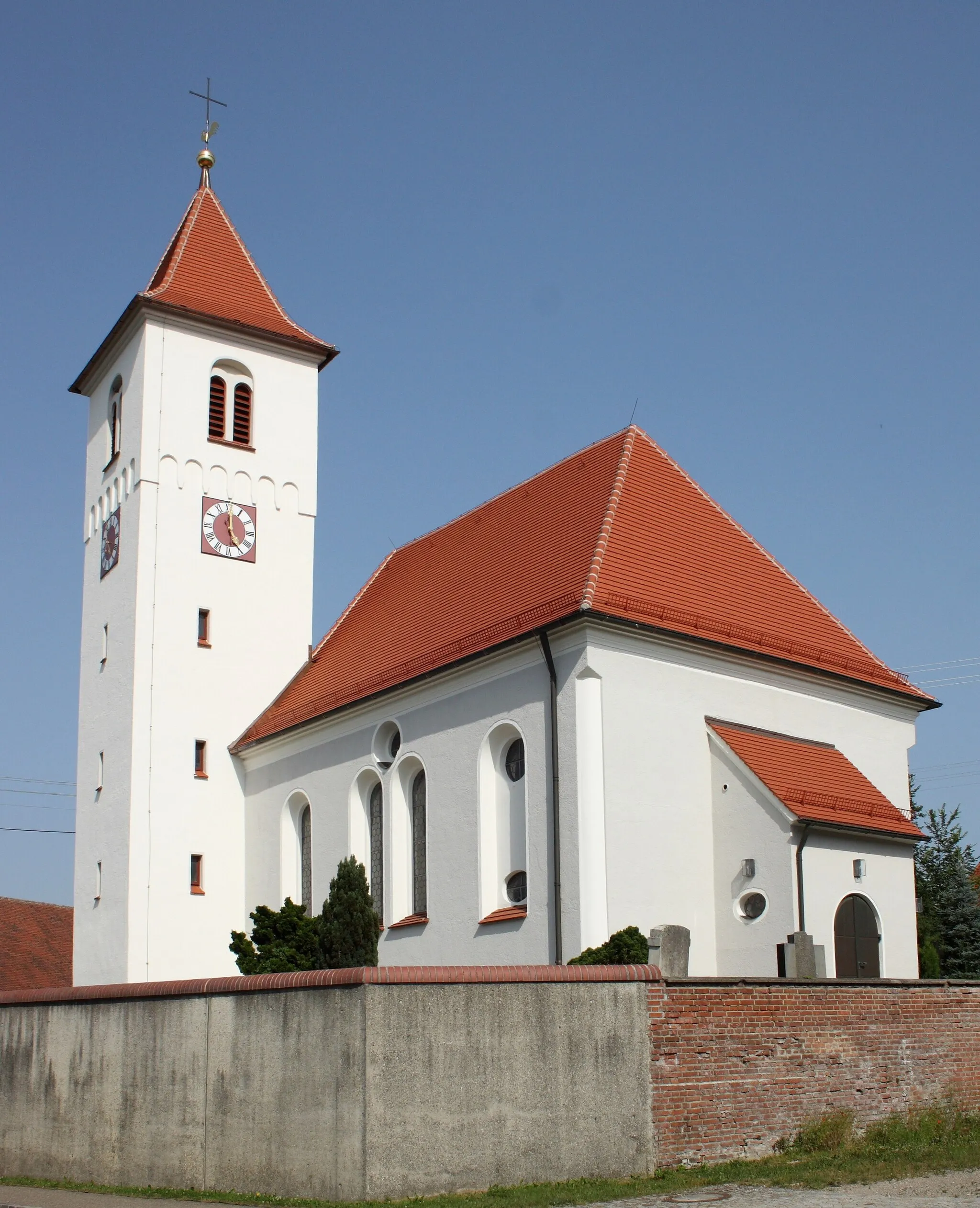 Photo showing: Katholische Pfarrkirche St. Blasius in Oxenbronn, einem Stadtteil von Ichenhausen im Landkreis Günzburg (Bayern), Turm aus dem 12. Jahrhundert, 1768/69 durch Joseph Dossenberger d.J. umgestaltet