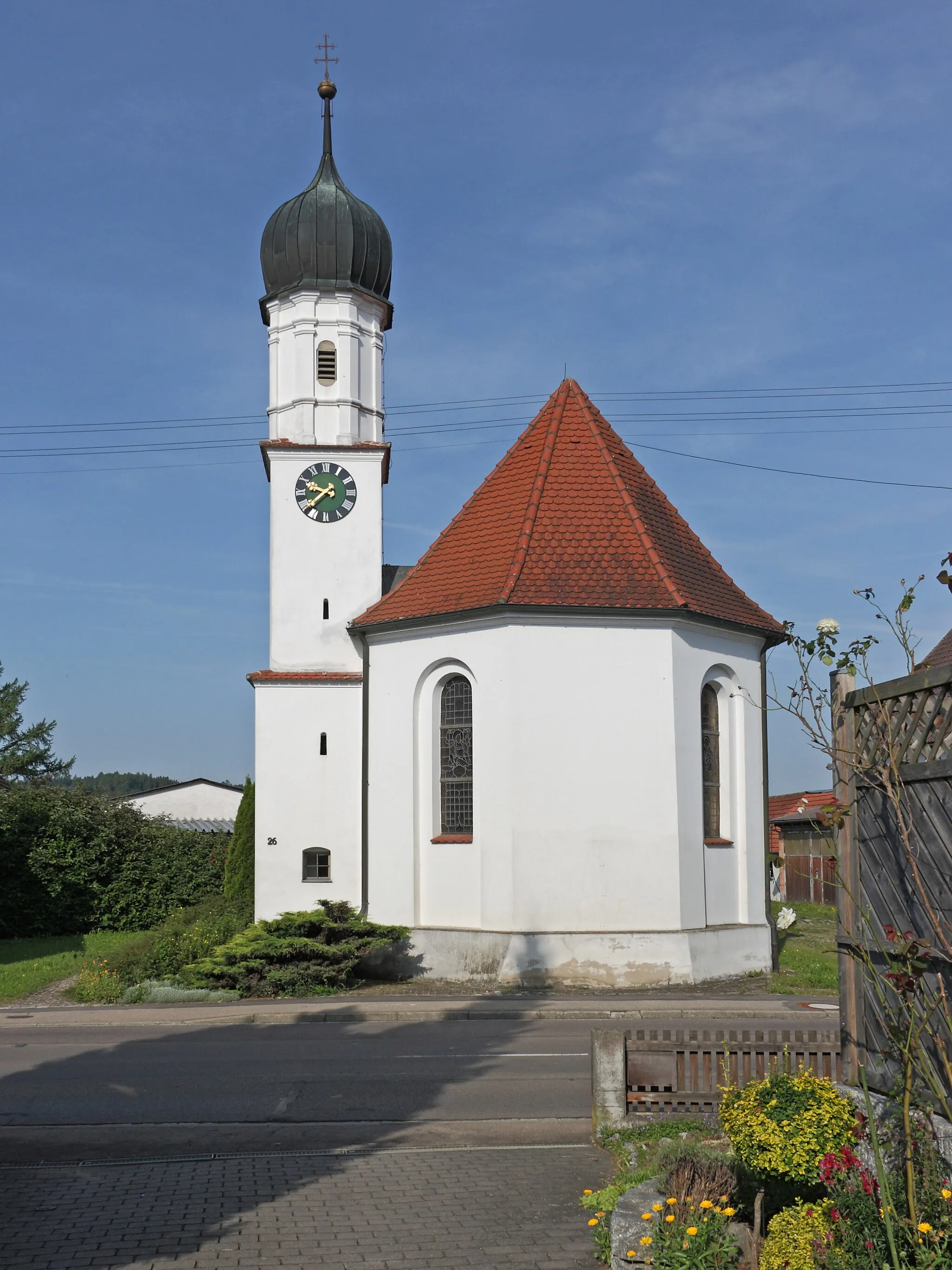 Photo showing: Kath. Filialkirche St. Ottilia in Ried, Gemeinde Kammeltal; Ostansicht der 1778 von Joseph Dossenberger d. J. unter Einbeziehung des spätgotischen Chors und Turmuntergeschosses erbauten Kirche