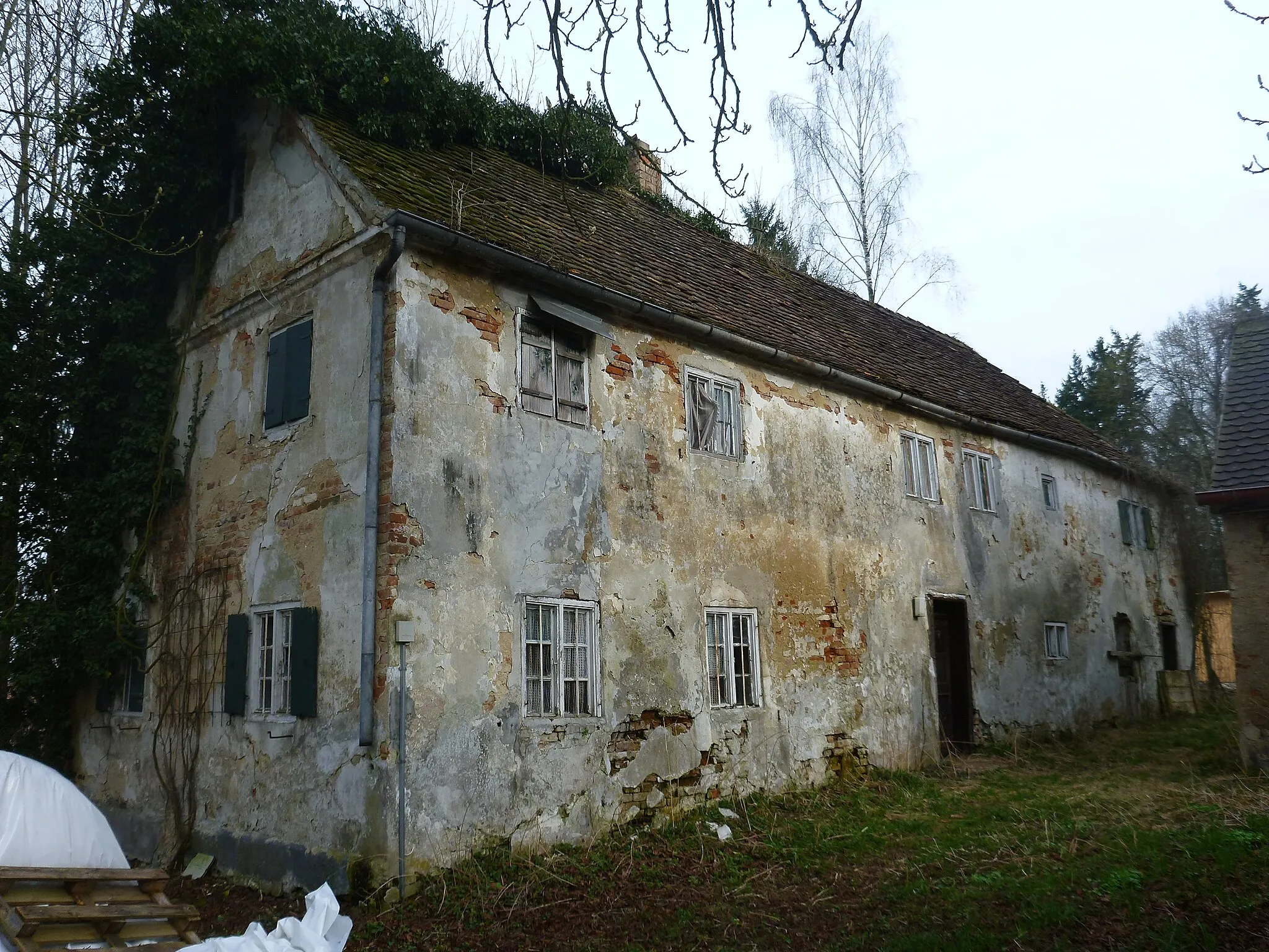 Photo showing: Ehem. Jägerhaus, schmaler Satteldachbau, 2. Hälfte 18. Jahrhundert, Allmannshofen-Holzen