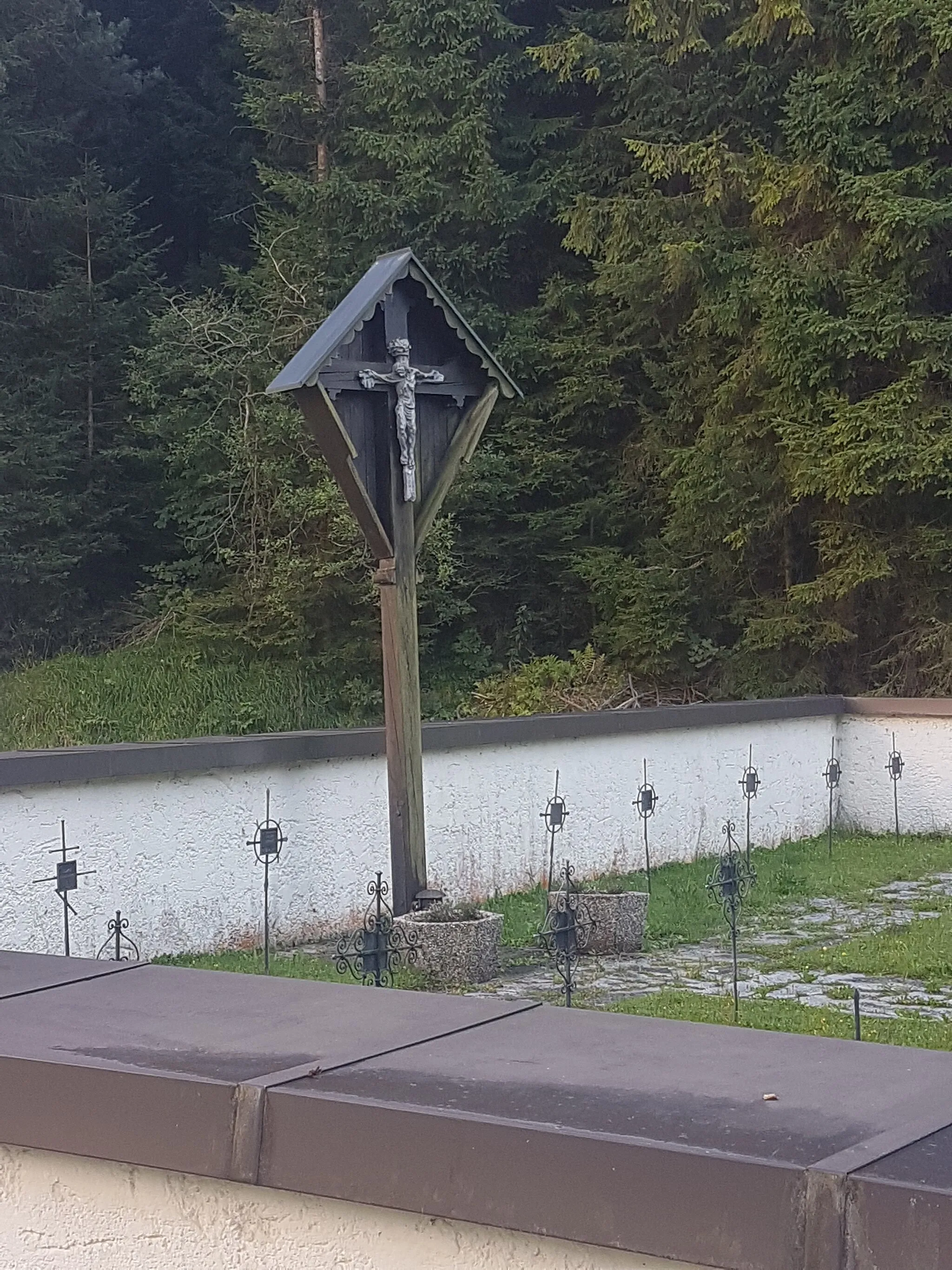 Photo showing: Kreuz auf dem Soldatenfriedhof bei Mühl nördlich von Reutte