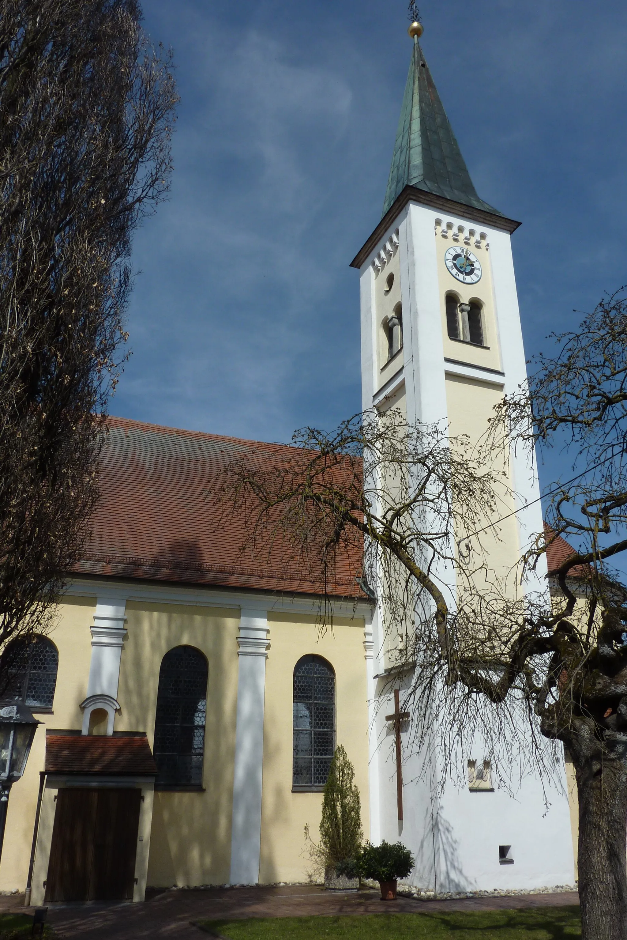 Photo showing: Katholische Pfarrkirche St. Sixtus in Weisingen, einem Ortsteil von Holzheim im schwäbischen Landkreis Dillingen an der Donau (Bayern/Deutschland)