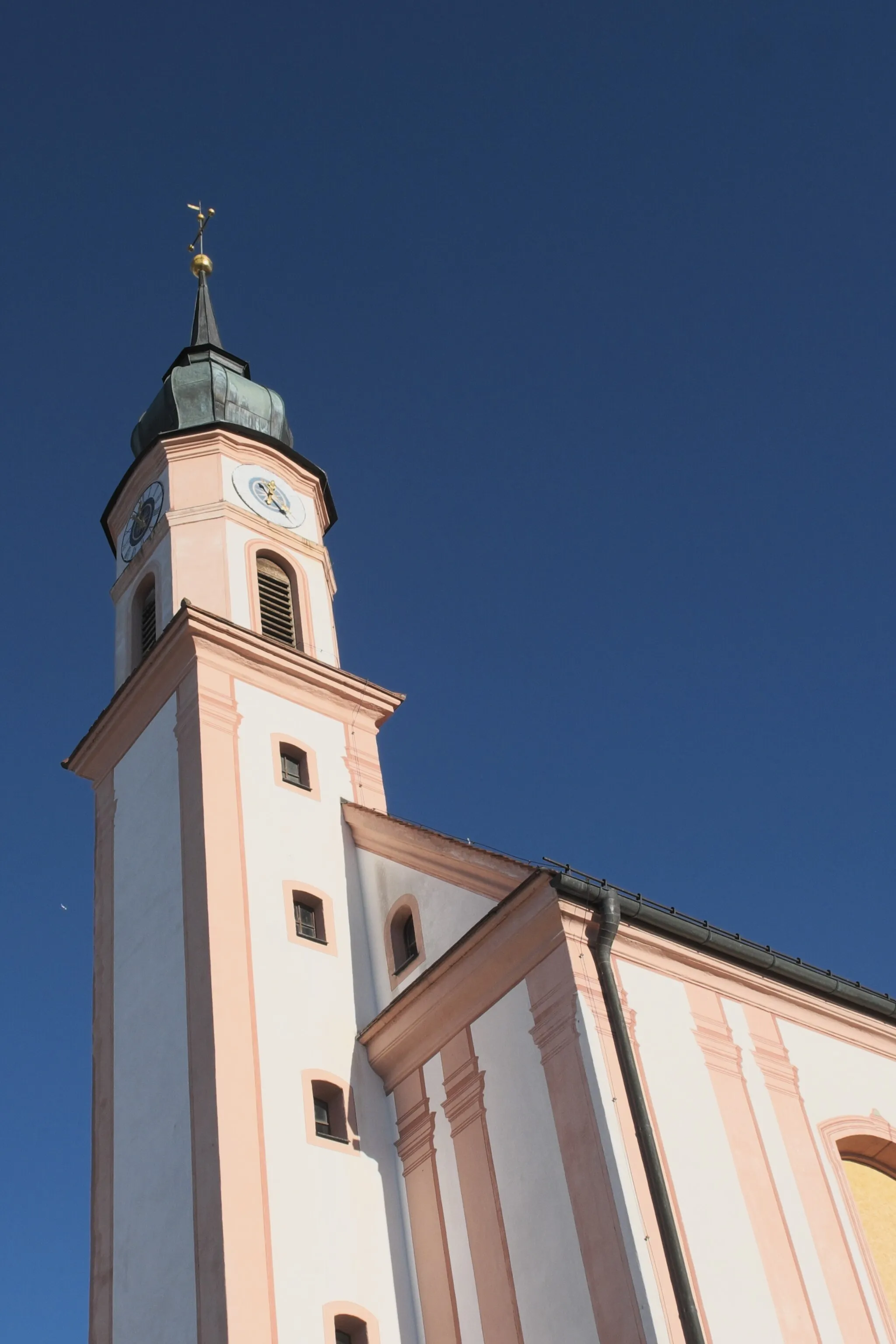 Photo showing: Katholische Filialkirche St. Laurentius in Pflugdorf (Vilgertshofen) im oberbayerischen Landkreis Landsberg am Lech (Bayern/Deutschland)