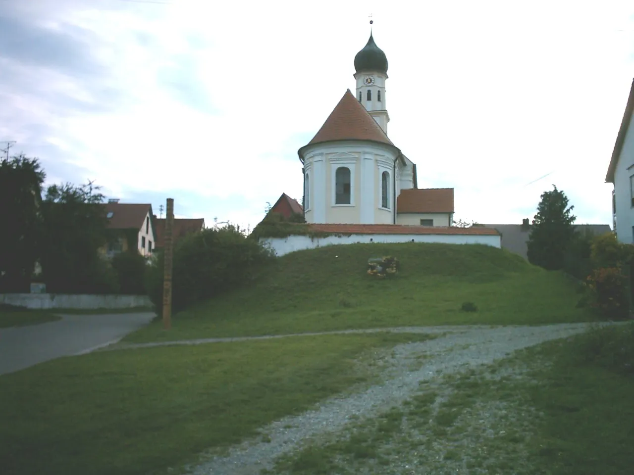 Photo showing: Kath. St. Georgs-Kirche in Unterschöneberg // (Ost-Ansicht)