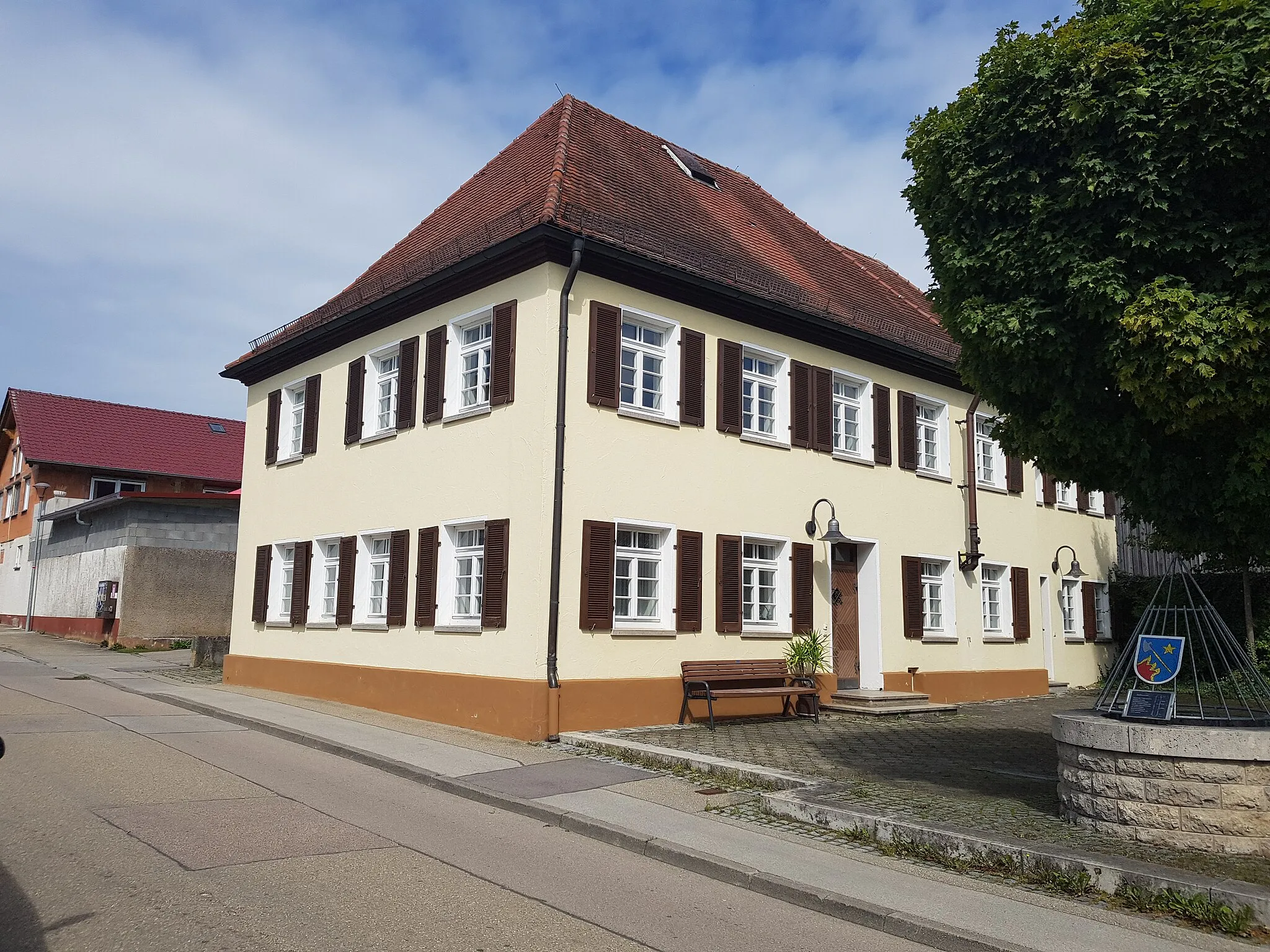 Photo showing: Sogenanntes Benefiziathaus; altes Schulhaus in Neresheim-Stetten