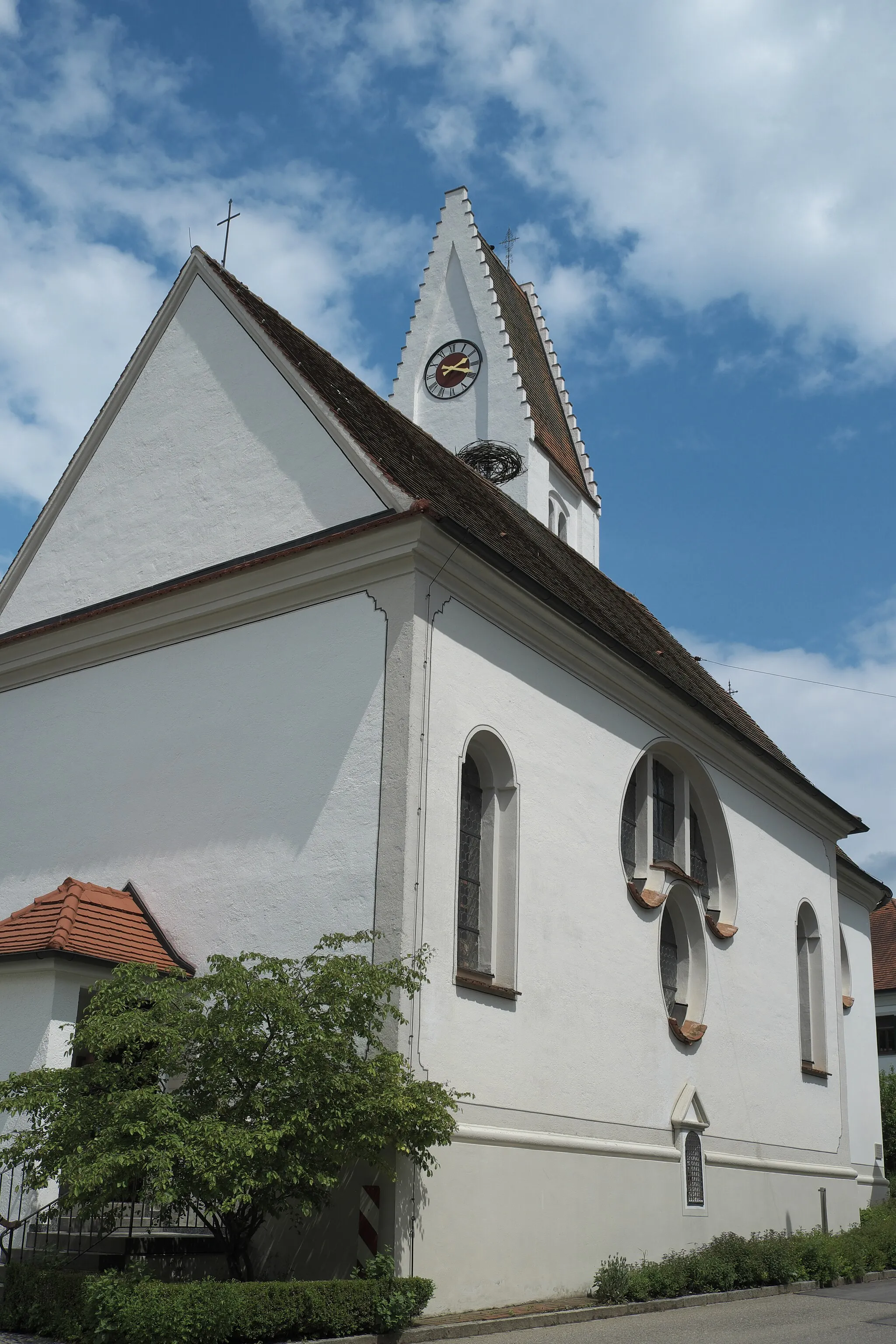 Photo showing: Katholische Filialkirche St. Leonhard in Schönebach (Ziemetshausen) im Landkreis Günzburg (Bayern)