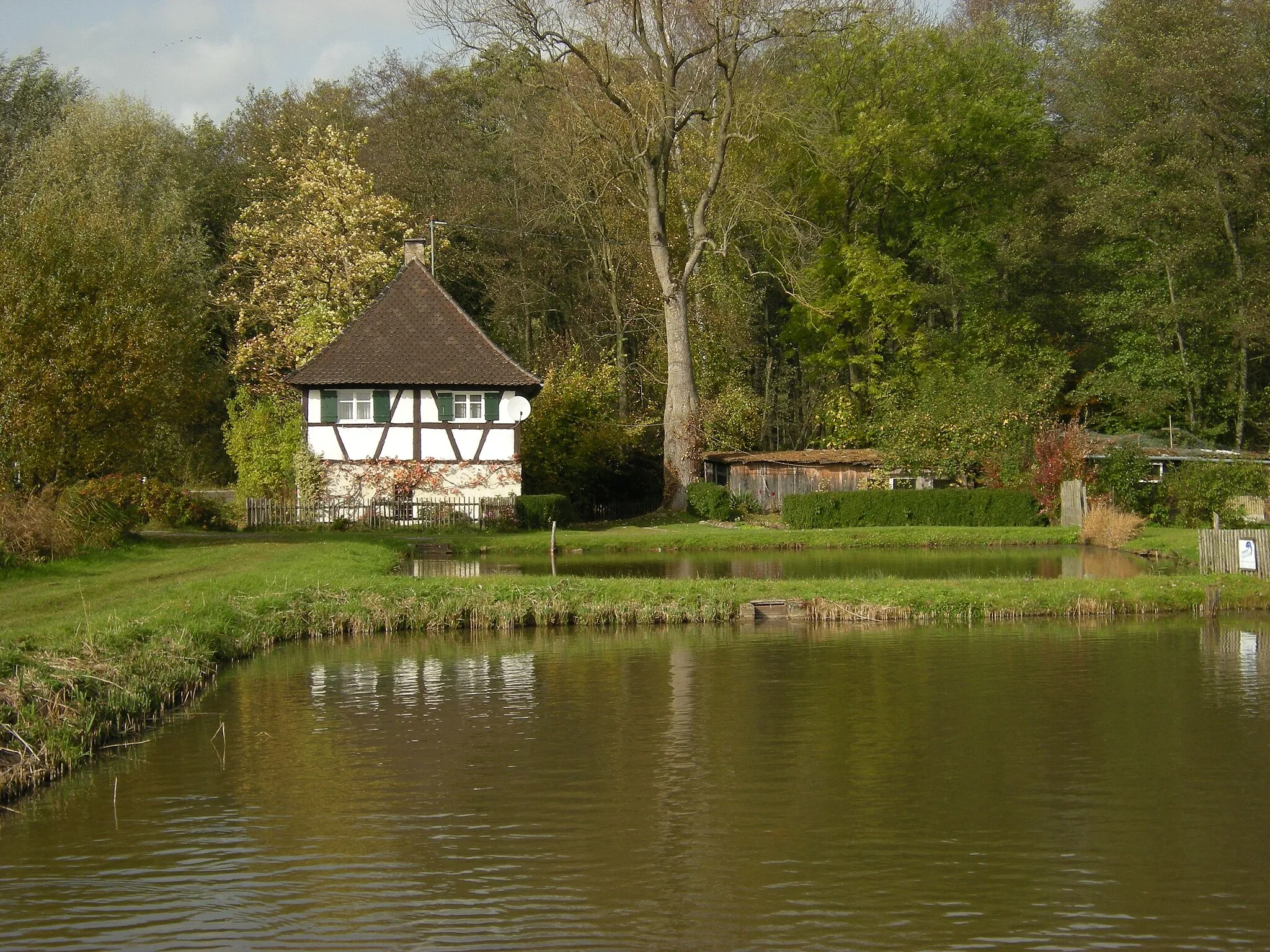 Photo showing: Framework House at a fish pond near Roggenburg