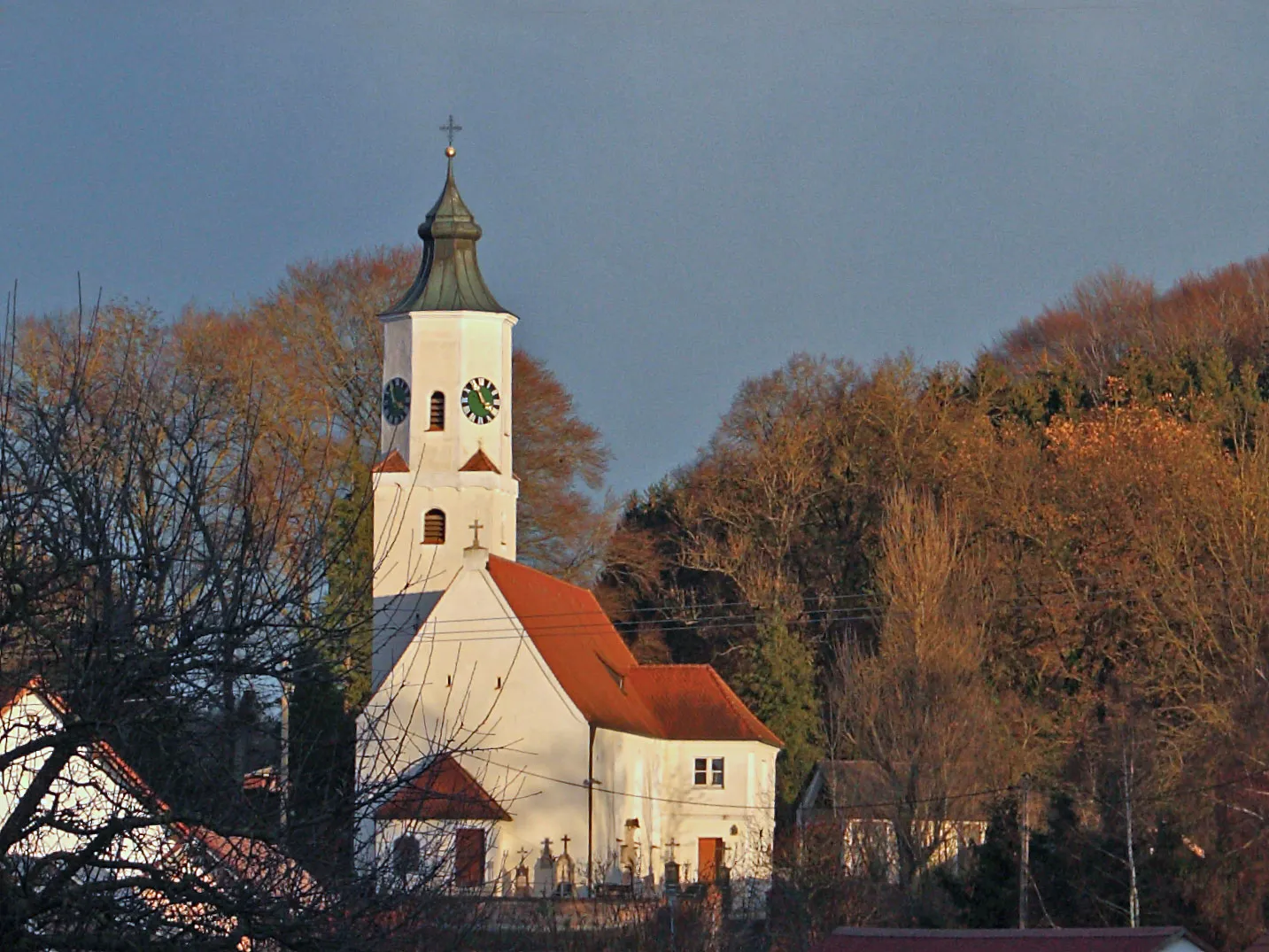 Photo showing: Kath. Filialkirche St. Cosmas und Damian in Meßhofen, Gemeinde Roggenburg; Ansicht von Südwesten