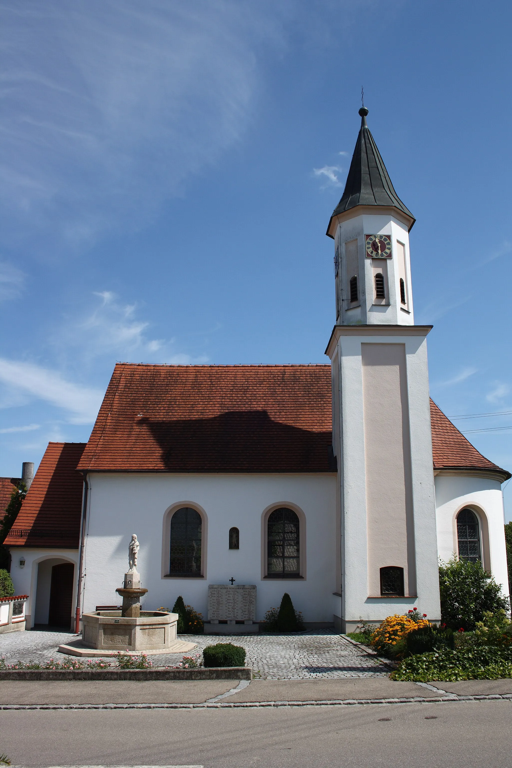 Photo showing: Katholische Filialkirche St. Katharina und Sebastian in Riedsend, einem Ortsteil von Villenbach im Landkreis Dillingen an der Donau