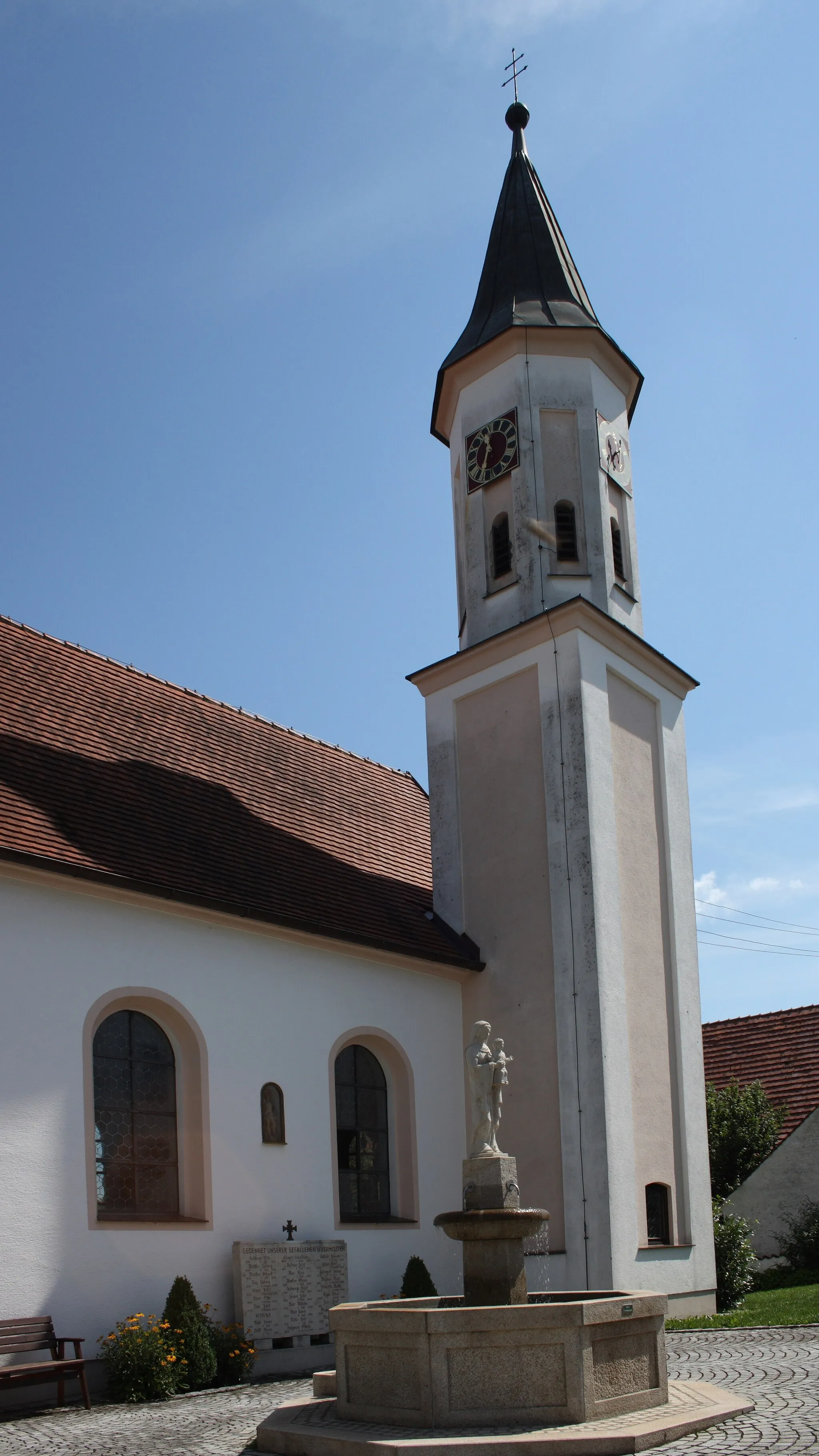 Photo showing: Katholische Filialkirche St. Katharina und Sebastian in Riedsend, einem Ortsteil von Villenbach im Landkreis Dillingen an der Donau