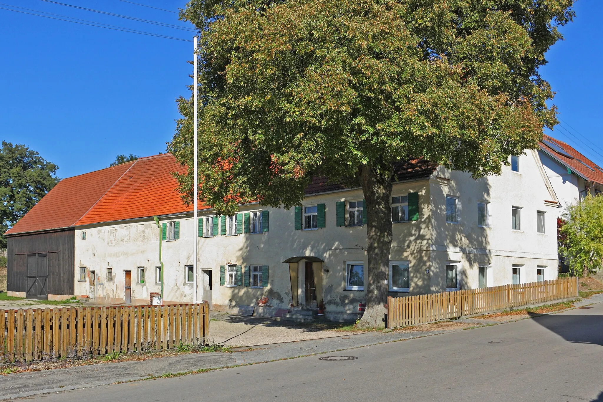 Photo showing: Oberwaldbach, Gemeinde Burtenbach, Lichtenaustraße 1; Bauernhaus, Anfang 19. Jh