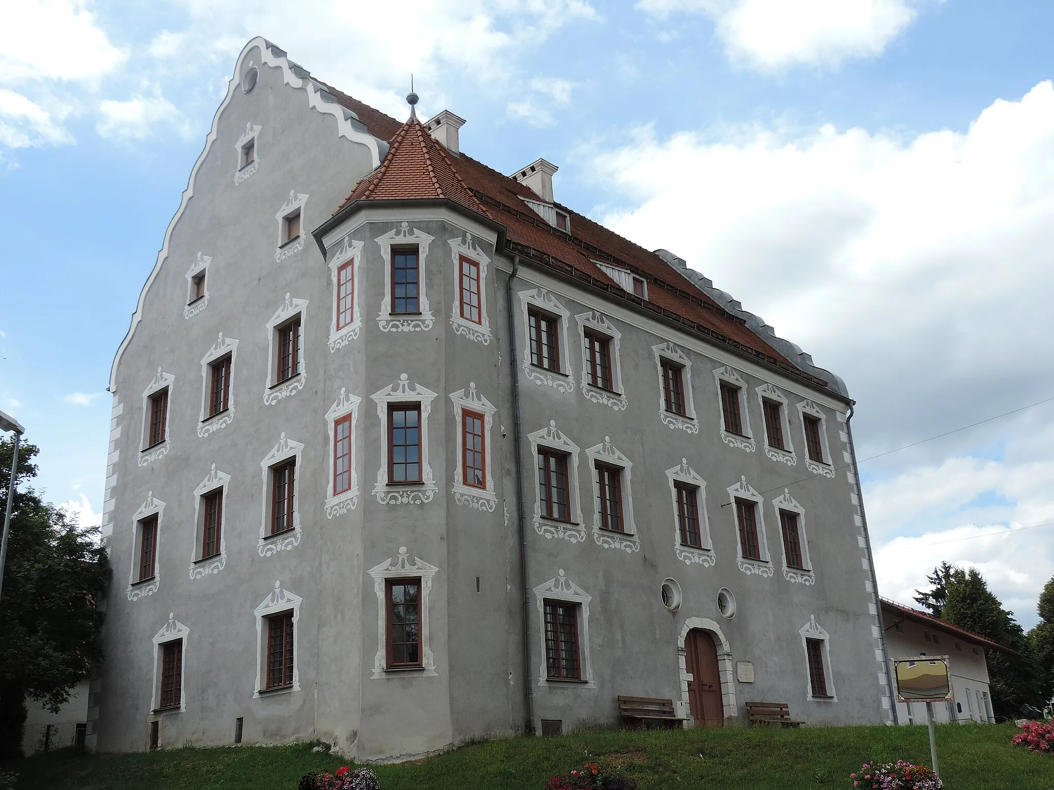 Photo showing: Schloss Ballmertshofen