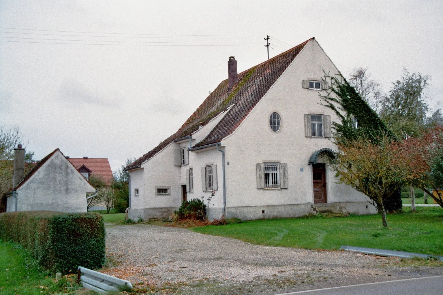 Photo showing: Leerstehendes Haus in Klingsmoos, Ortsteil von Königsmoos, Landkreis Neuburg-Schrobenhausen, Bayern, Deutschland.