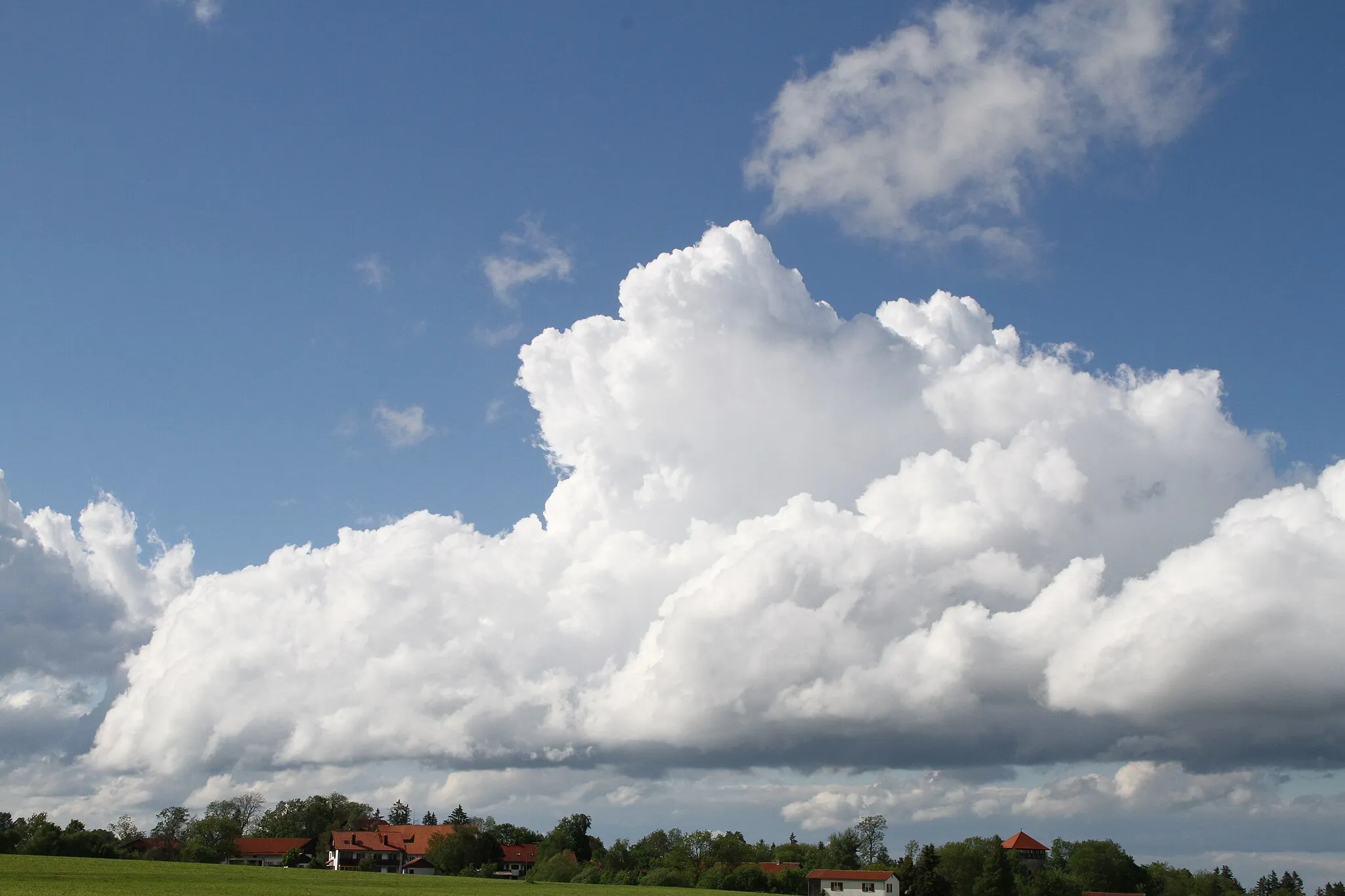 Photo showing: Gigantische Cumuluswolke über Großkemnat.