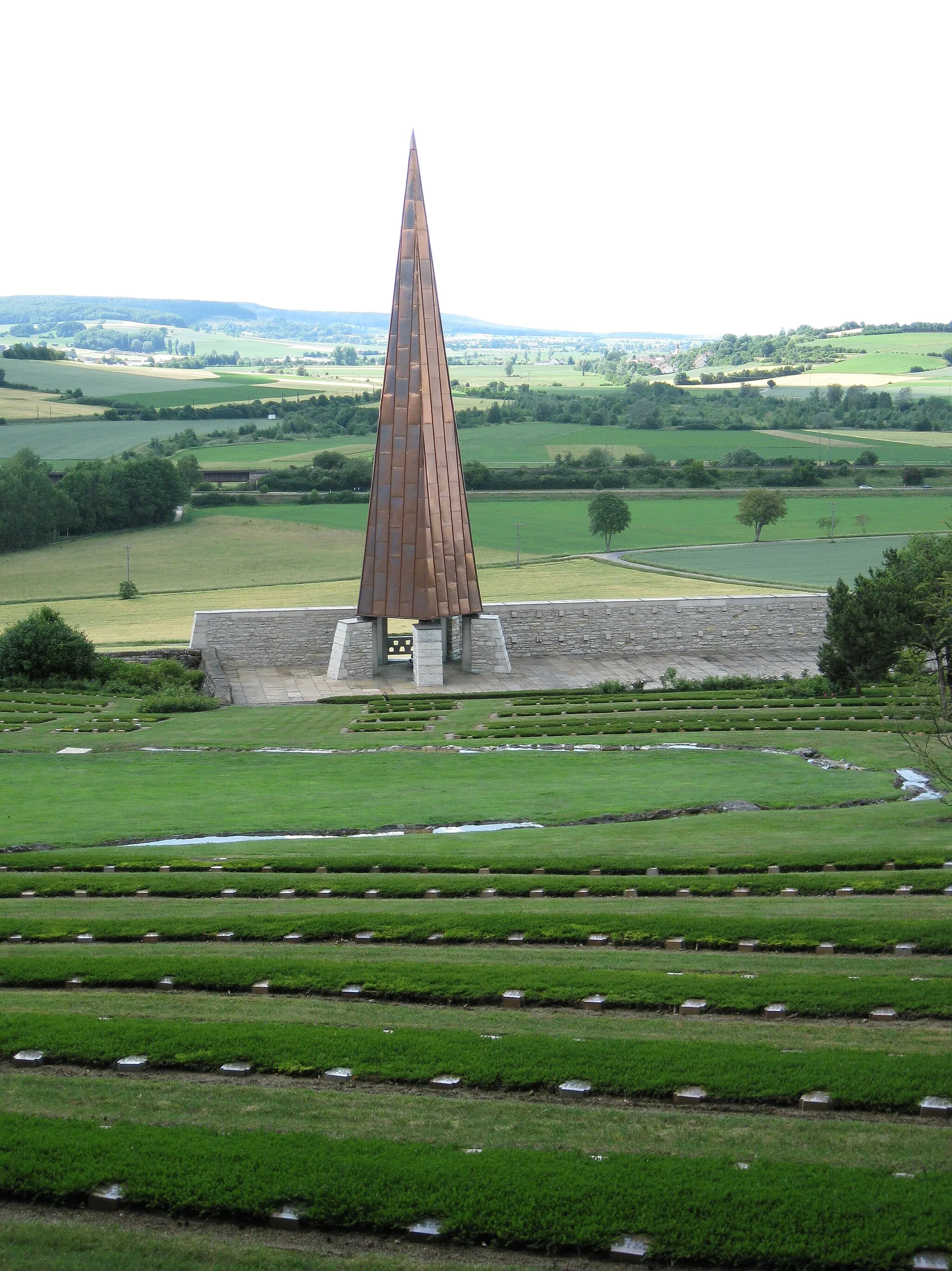 Photo showing: Kriegsgräberstätte bei Treuchtlingen