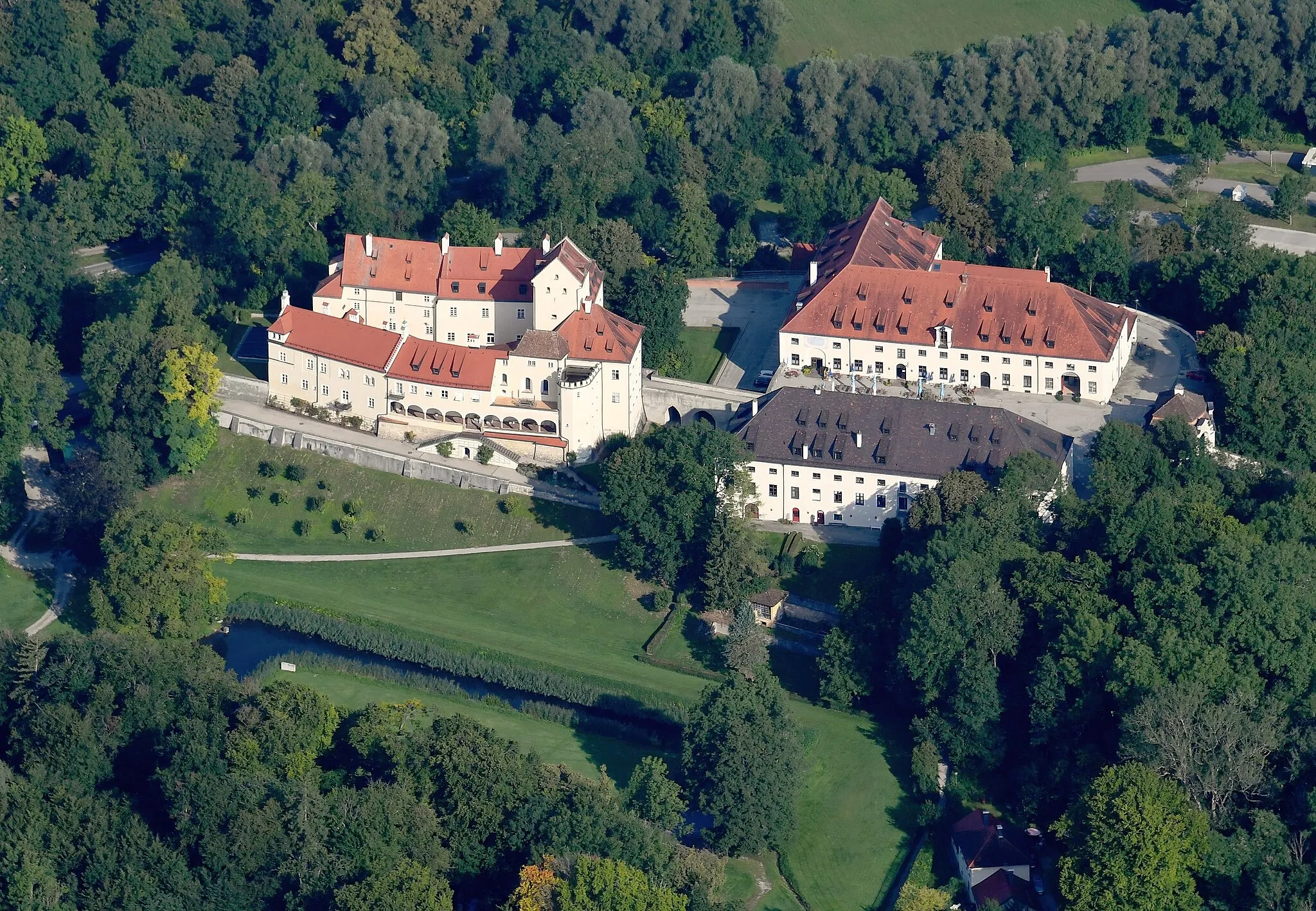 Photo showing: Aerial image of the Seefeld Castle (view from the southeast)