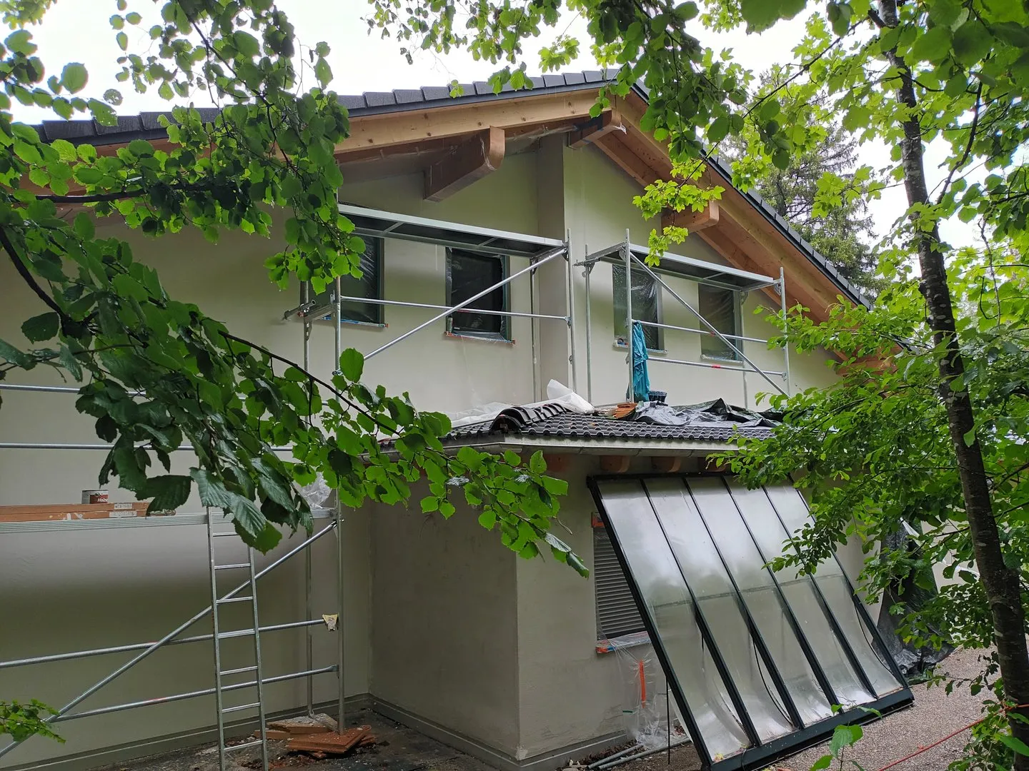 Photo showing: August 2023: Der vergrößerte Neubau (Umbau?) des Wohnhauses im Erlisholz ist fast abgeschlossen.