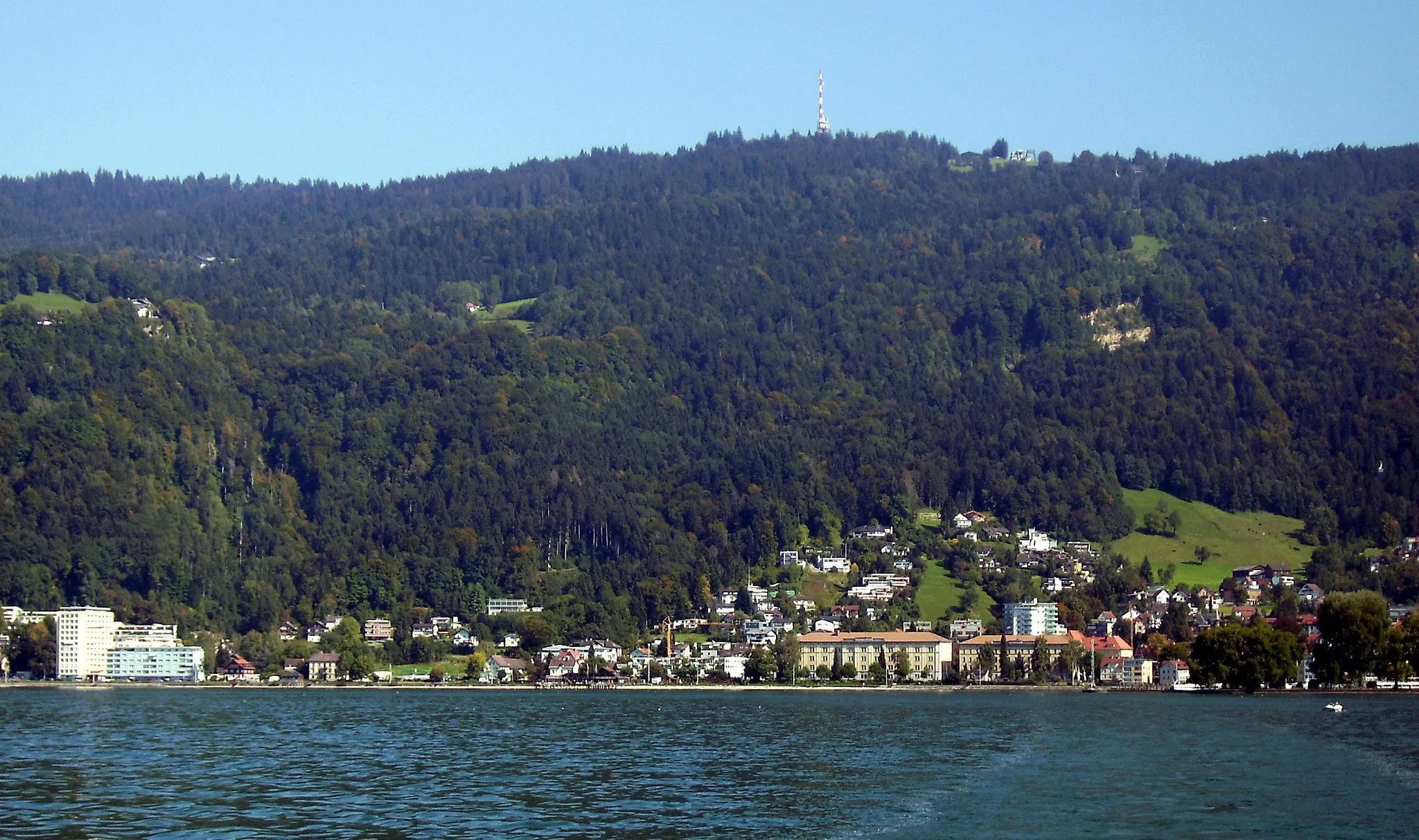 Photo showing: Pfänder mit Bregenz vom Bodensee (Ostseite) aus