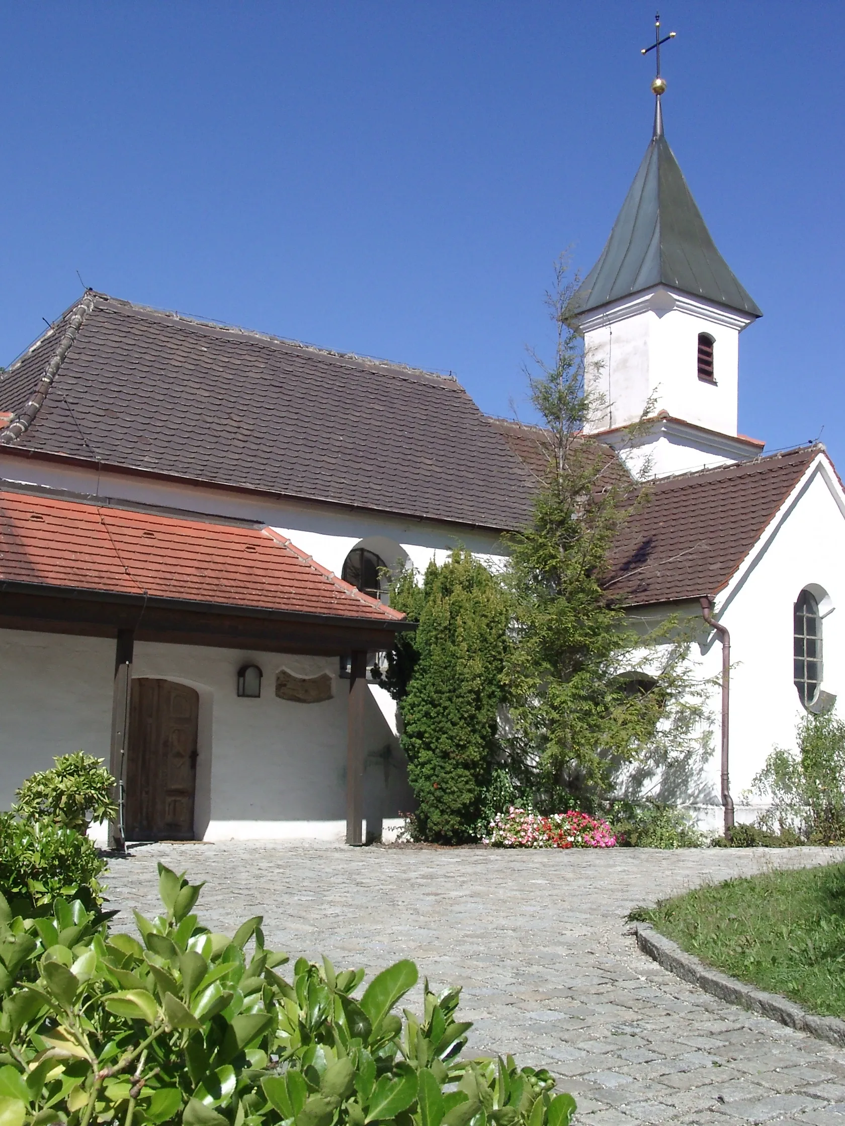 Photo showing: Kirche St. Jakob in Reinhartshofen; Das Bild zeigt die alte Kirche. Links außerhalb des Bildes befindet sich der Neubau.