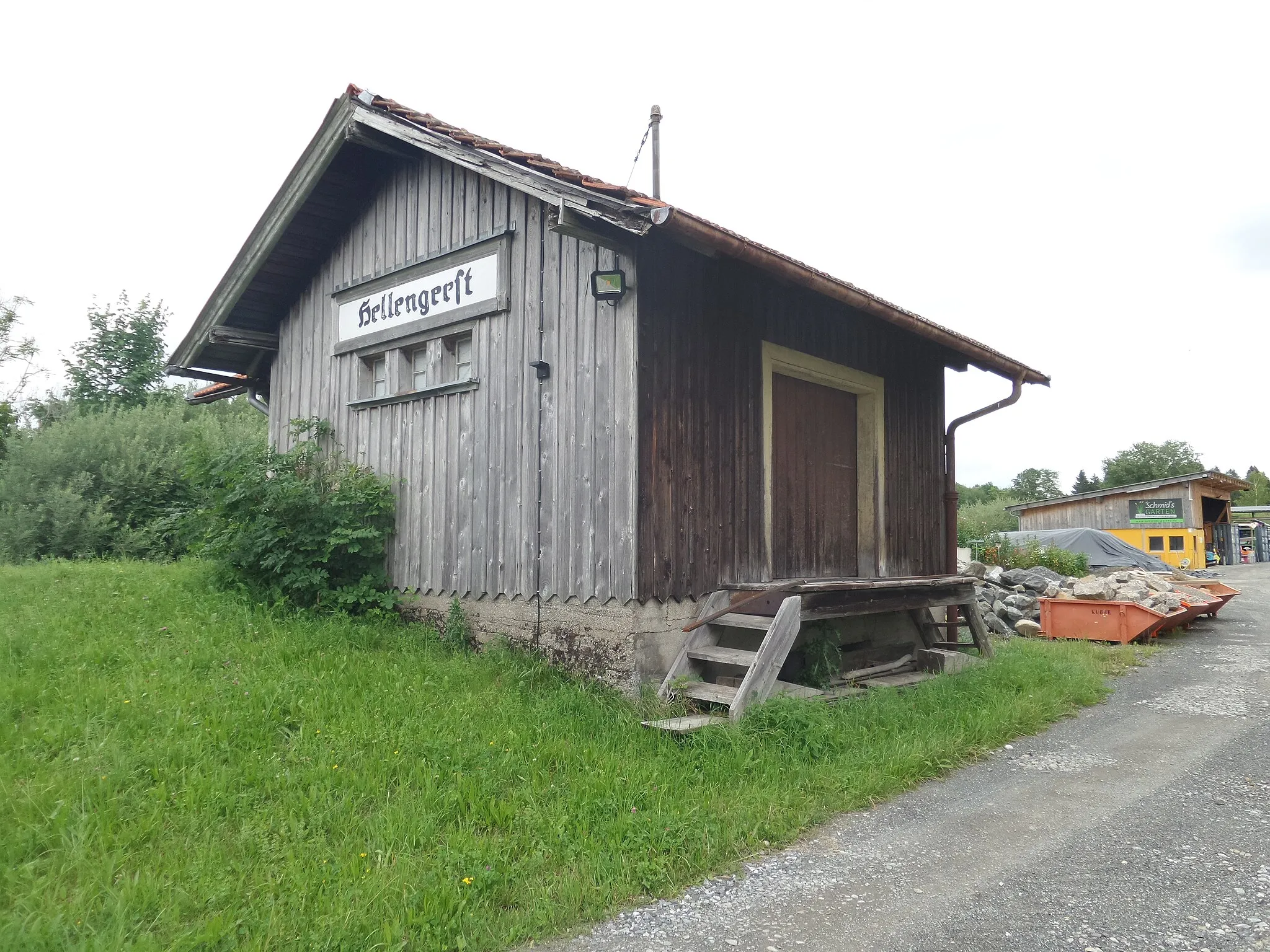 Photo showing: Ehemaliger Bahnhof Hellengerst an der ehemaligen Bahnstrecke Kempten–Isny