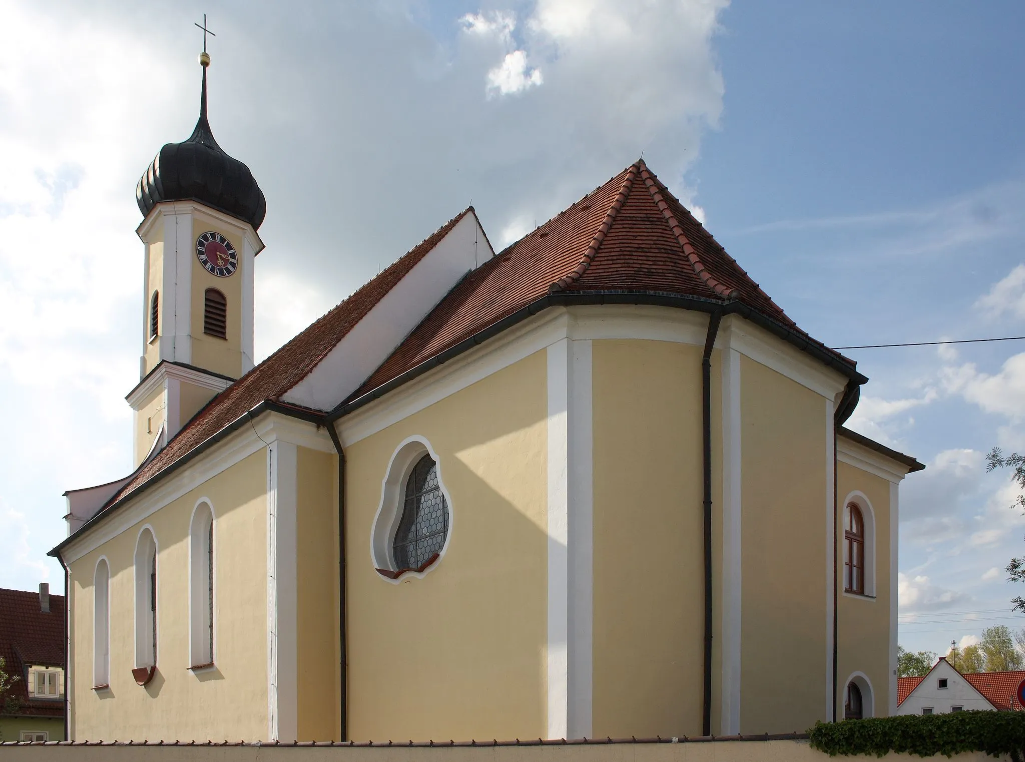 Photo showing: Katholische Pfarrkirche St. Ägidius in Schabringen, einem Ortsteil von Wittislingen im Landkreis Dillingen an der Donau (Bayern), Ansicht von Südosten