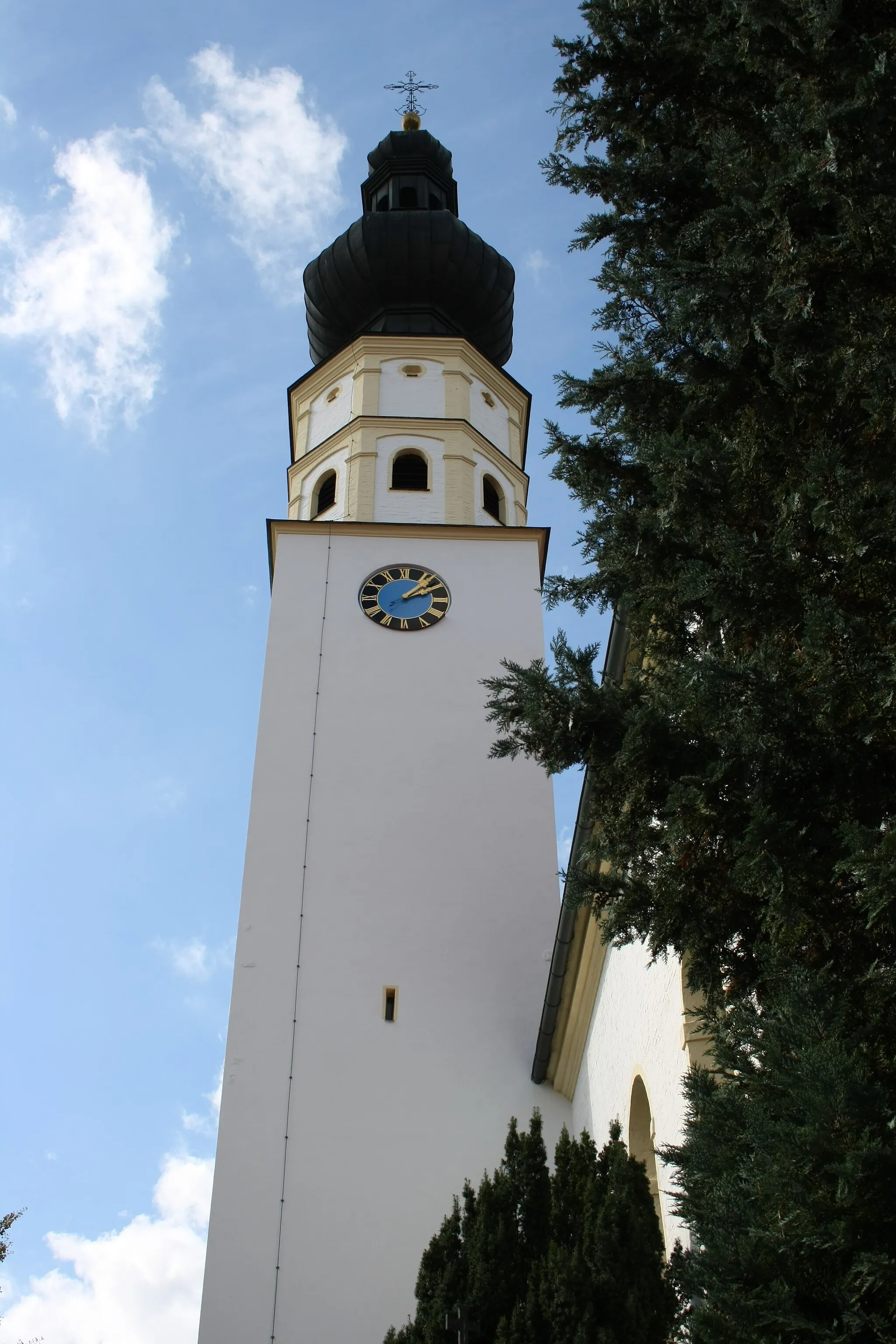 Photo showing: Katholische Pfarrkirche St. Vitus in Donaualtheim (Dillingen an der Donau), Turm mit Doppelzwiebelkuppel